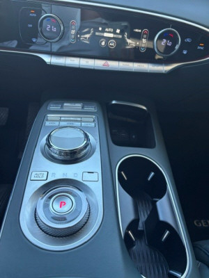 GENESIS GV70 2.2 CRDI Luxury AT8-image-11