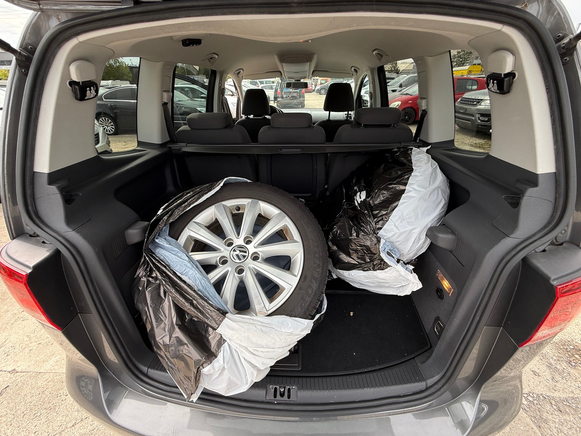 VW Touran 2.0 TDI Comfortline-image-14