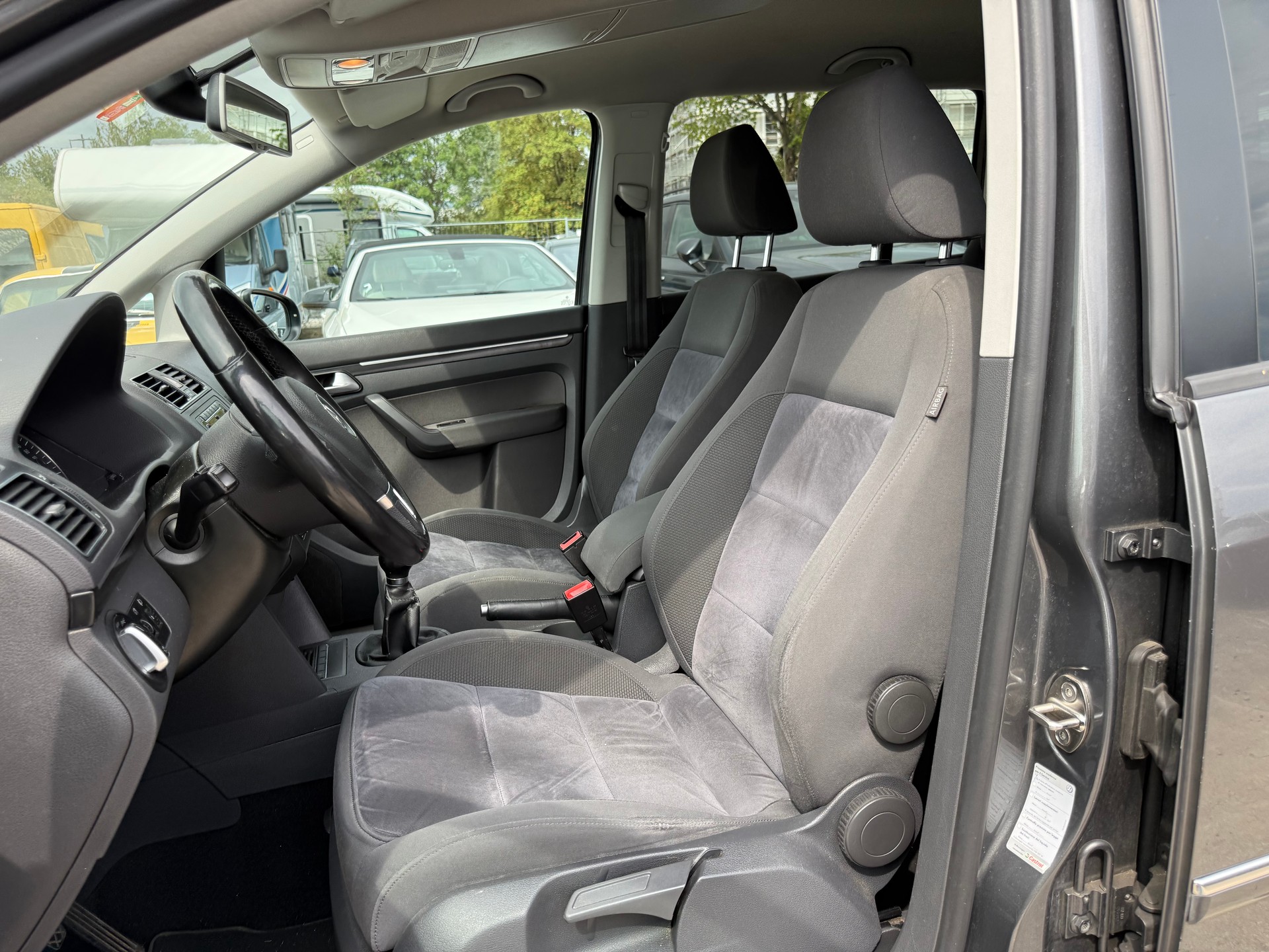 VW Touran 2.0 TDI Comfortline-image-9