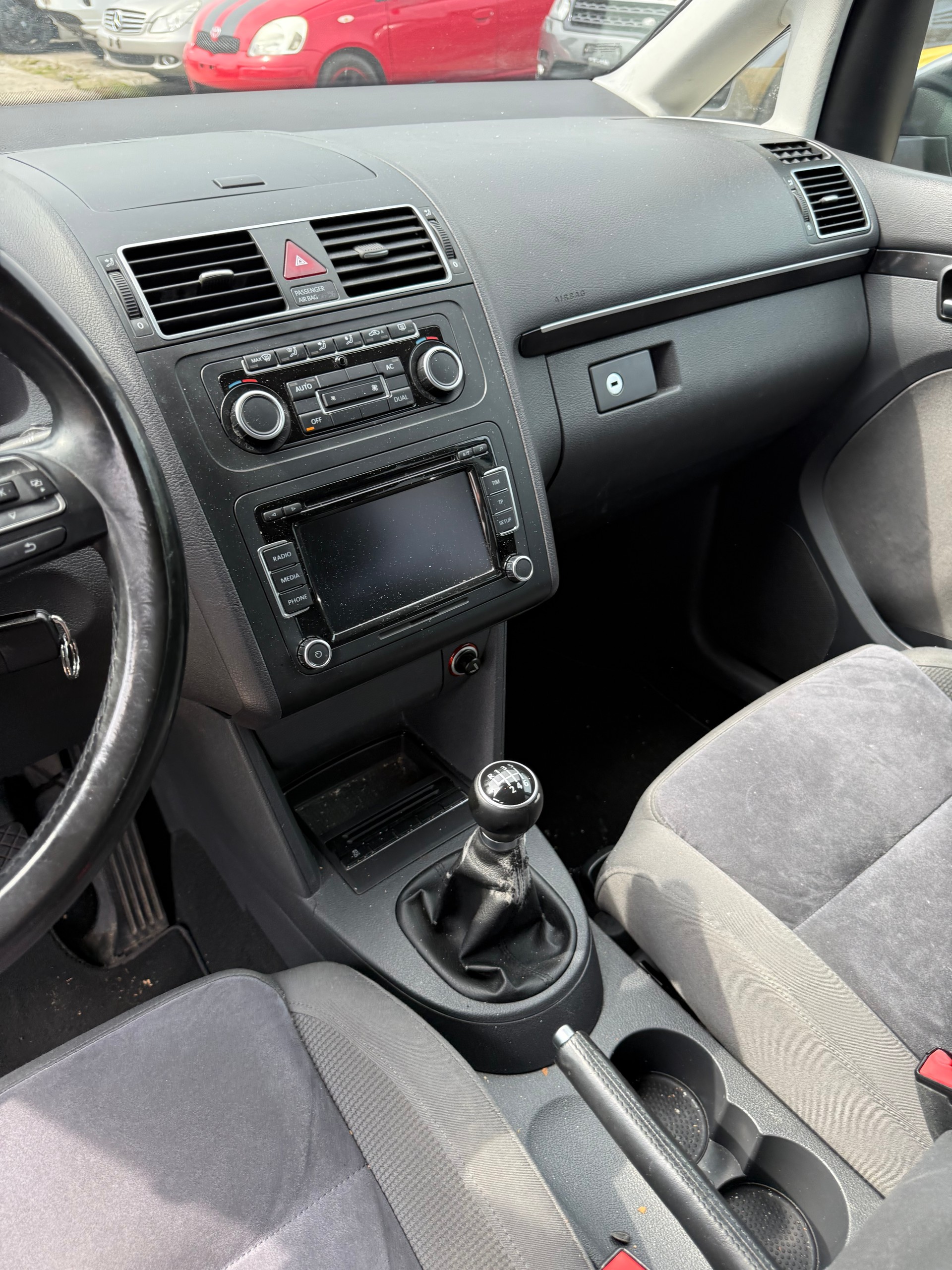 VW Touran 2.0 TDI Comfortline-image-12
