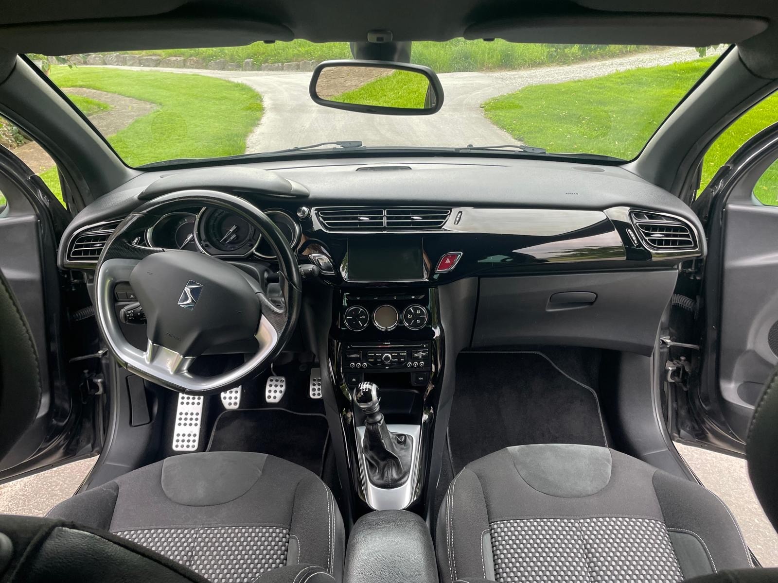 CITROEN DS3 1.6 i 16V T-image-3
