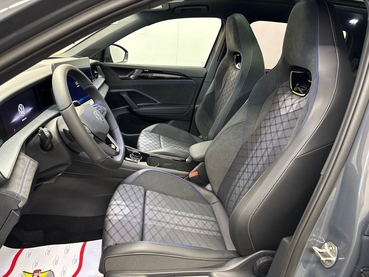 VW Tayron 1.5 TSI PHEV R-Line Black Style Limited Editon 272PS-showroom-element-2