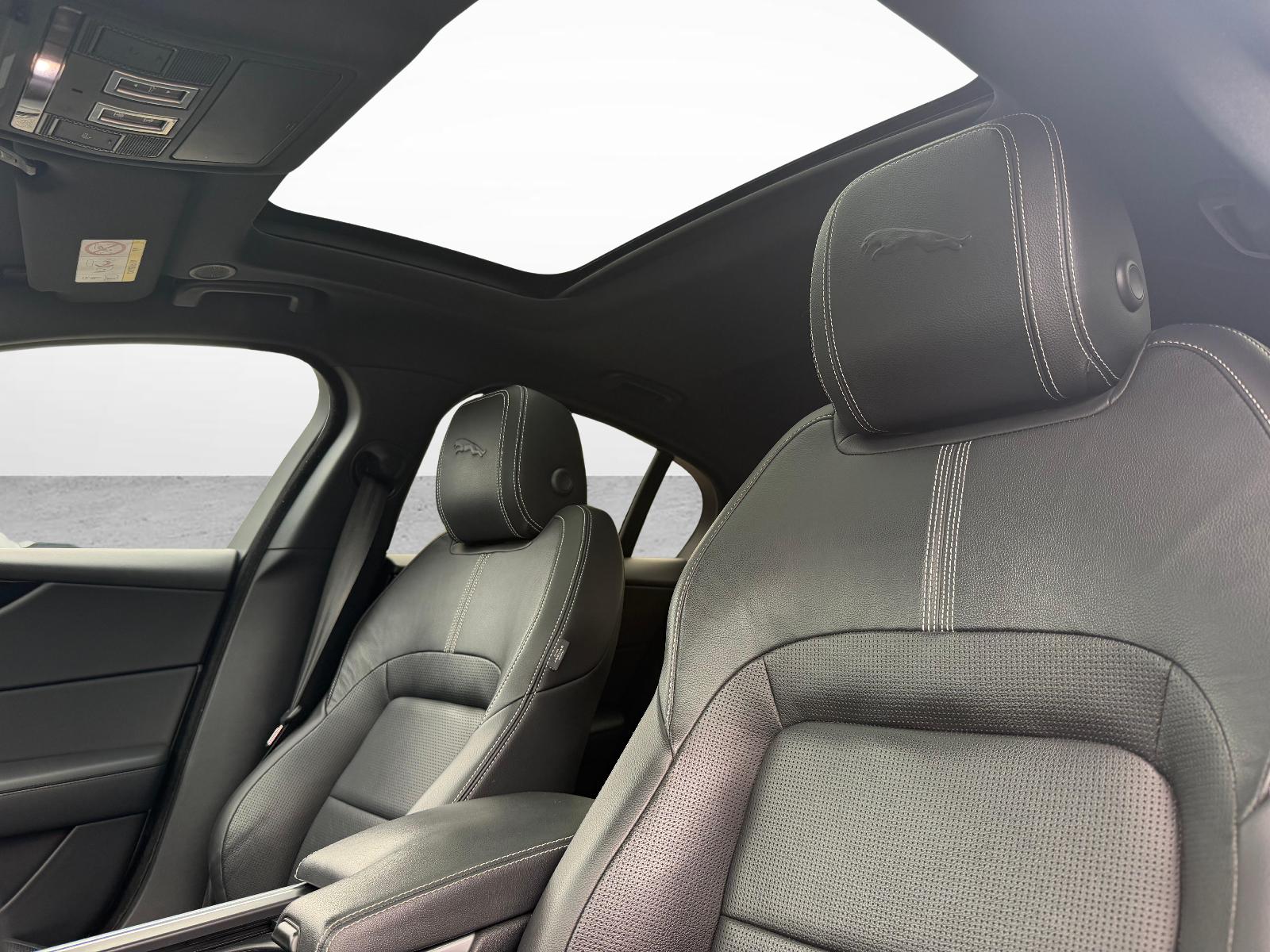 JAGUAR XE 2.0 T 300 R-Dynamic Black AWD-showroom-element-2