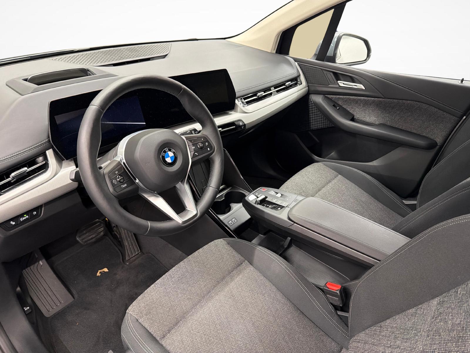 BMW 218d Active Tourer-image-11
