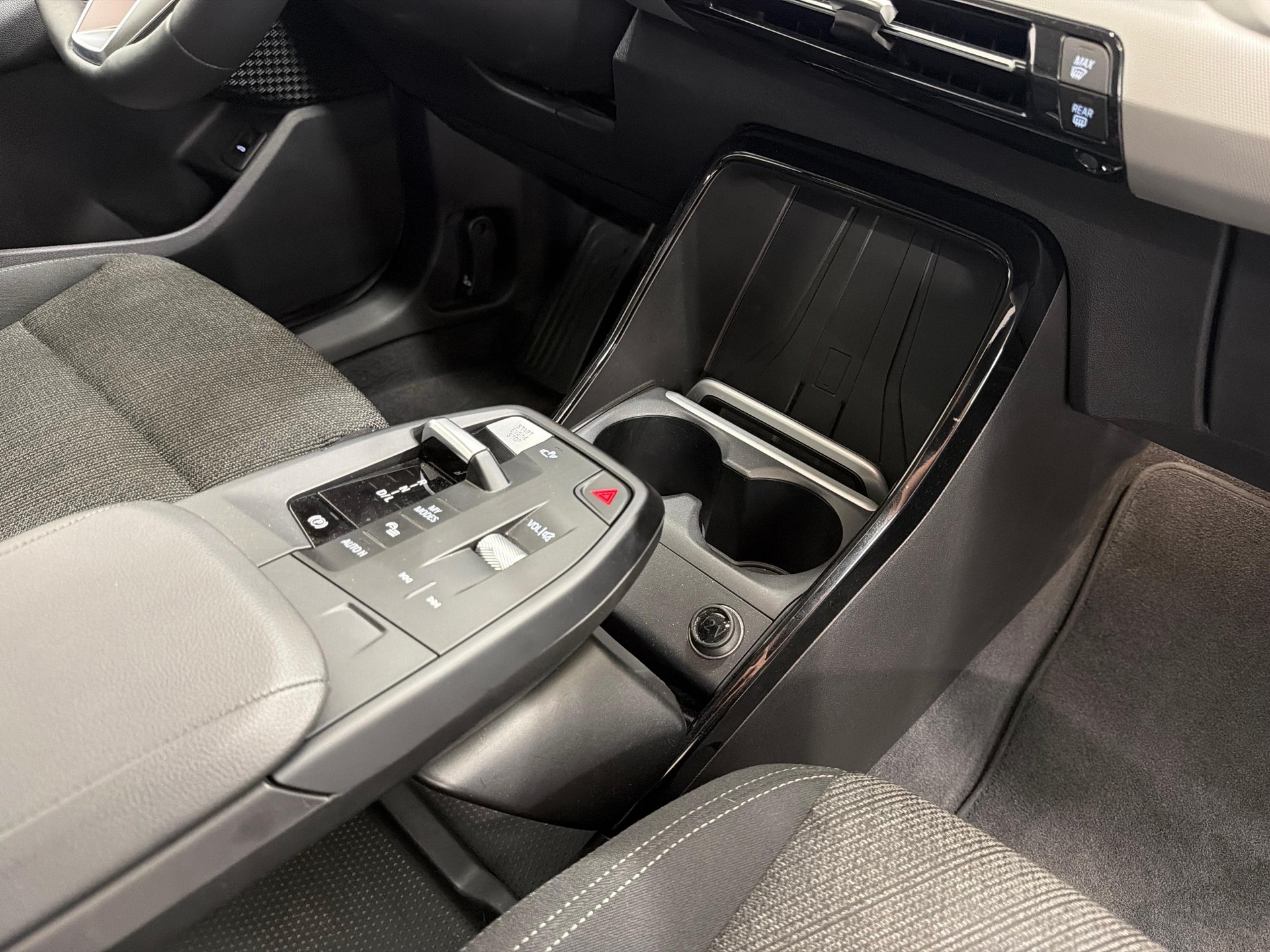 BMW 218d Active Tourer-image-17
