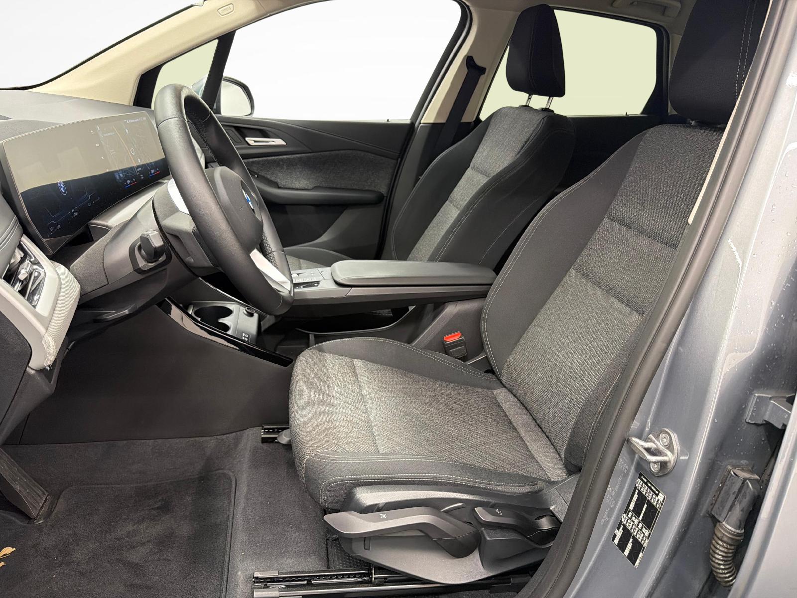 BMW 218d Active Tourer-image-10