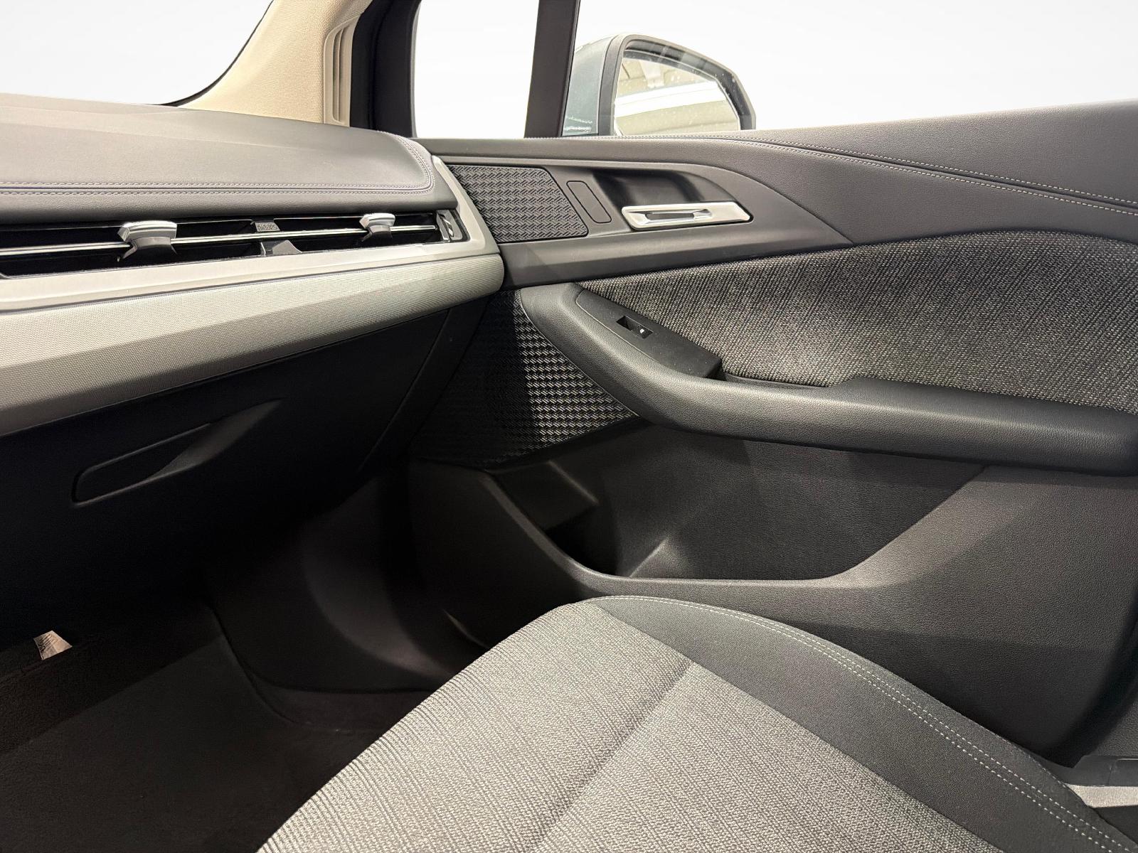 BMW 218d Active Tourer-image-19