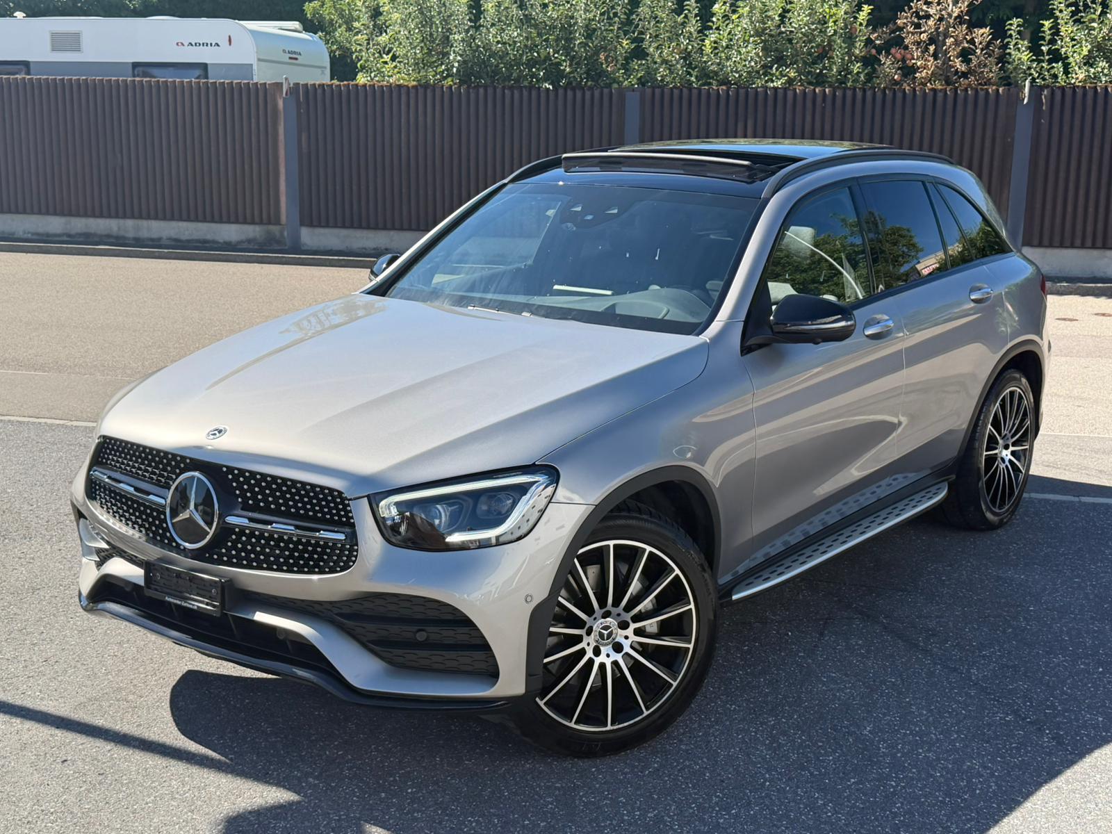 MERCEDES-BENZ GLC 300 AMG Line 4Matic 9G-Tronic Mojave Silber-image-1
