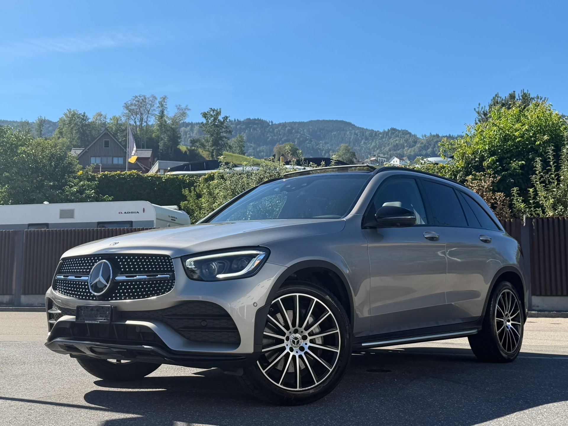 MERCEDES-BENZ GLC 300 AMG Line 4Matic 9G-Tronic Mojave Silber