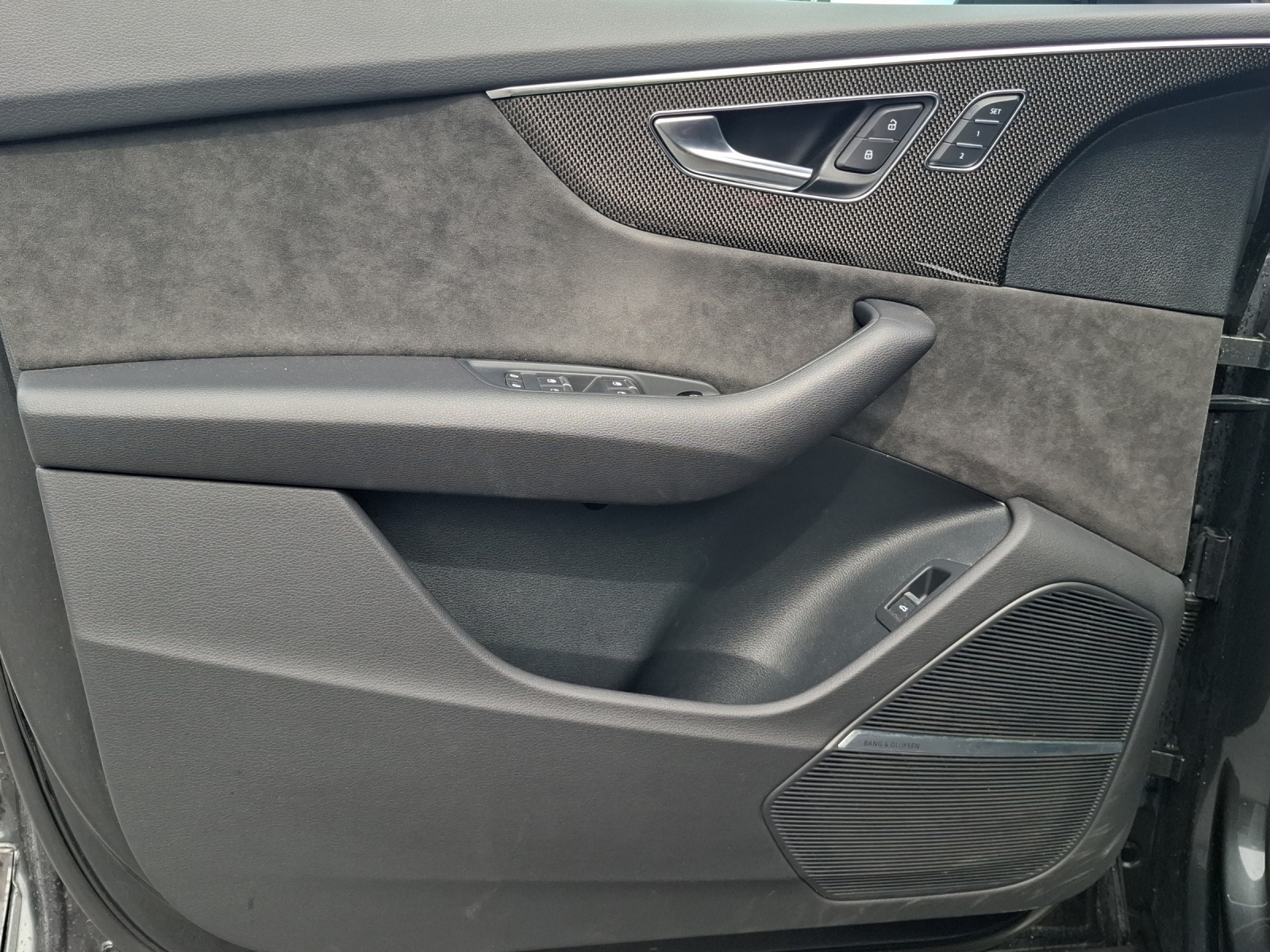 AUDI SQ8 TFSI quattro tiptronic-image-13