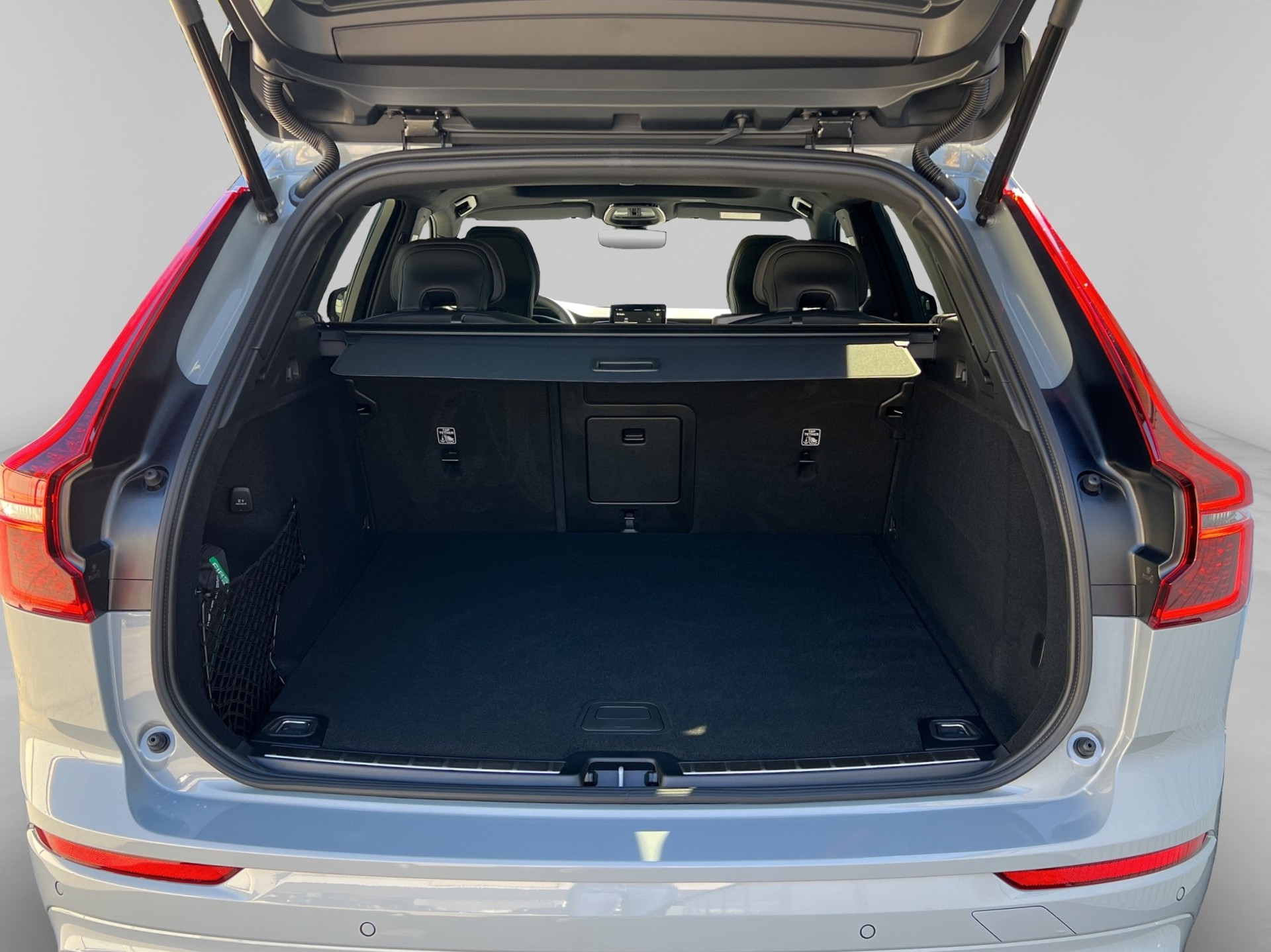VOLVO XC60 2.0 B5 MH Black Edition AWD-image-15