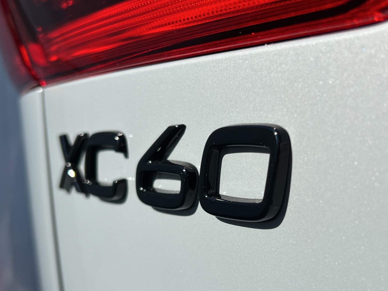 VOLVO XC60 2.0 B5 MH Black Edition AWD-image-16