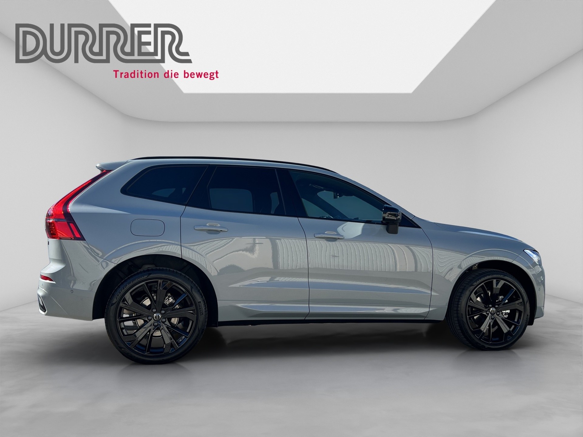 VOLVO XC60 2.0 B5 MH Black Edition AWD-image-4