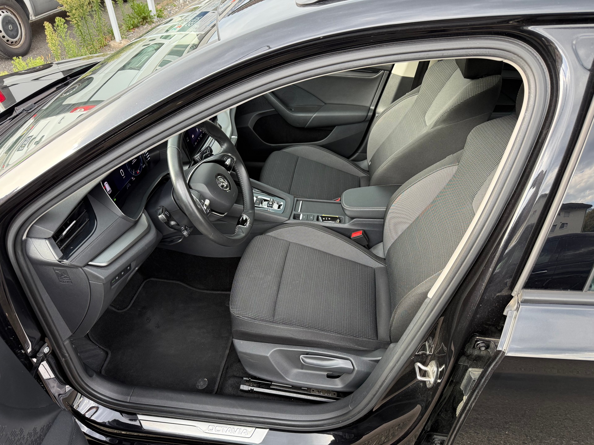 SKODA Octavia Combi 2.0 TDI Ambition 4x4 DSG-image-7