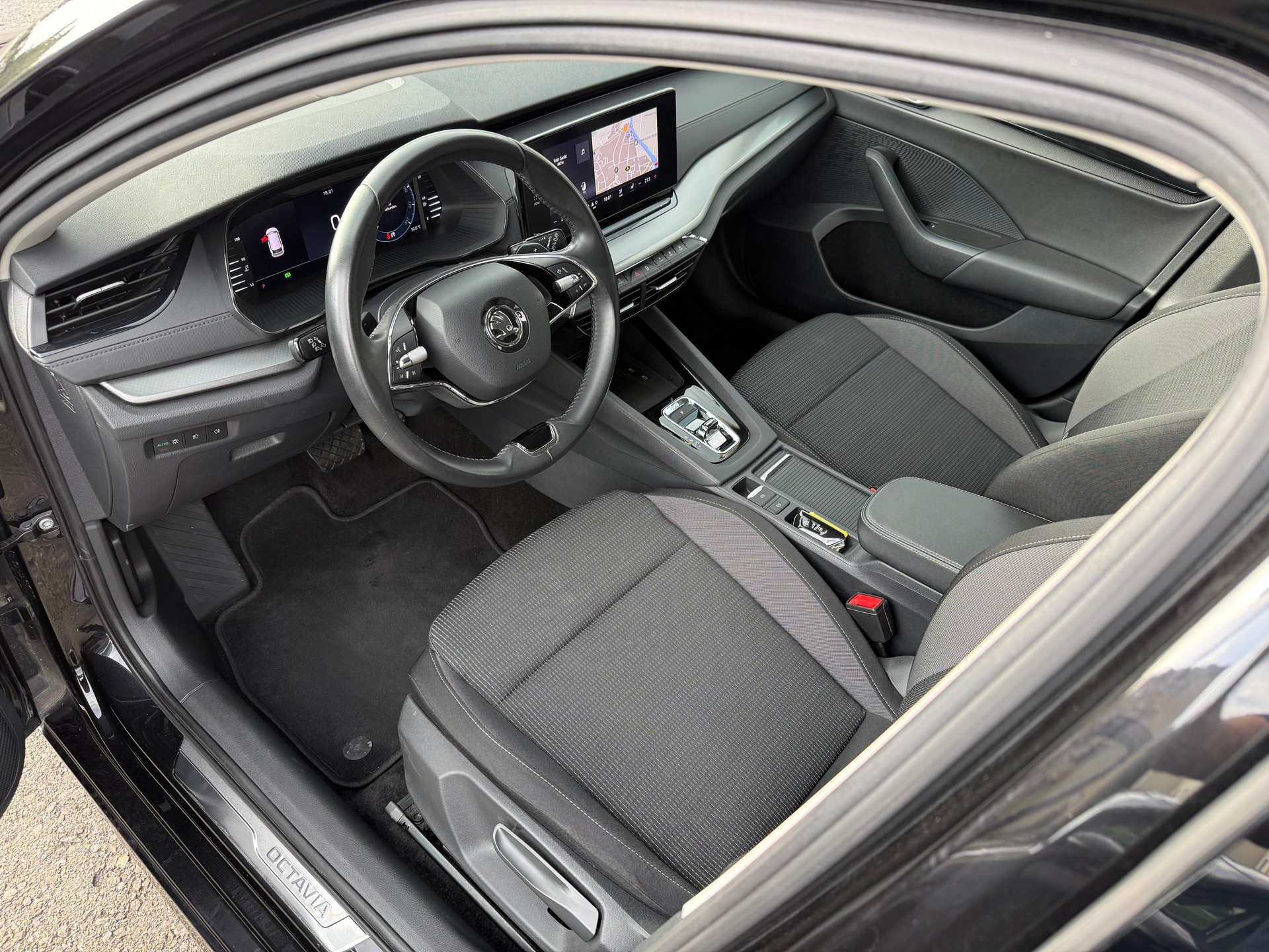 SKODA Octavia Combi 2.0 TDI Ambition 4x4 DSG-image-6