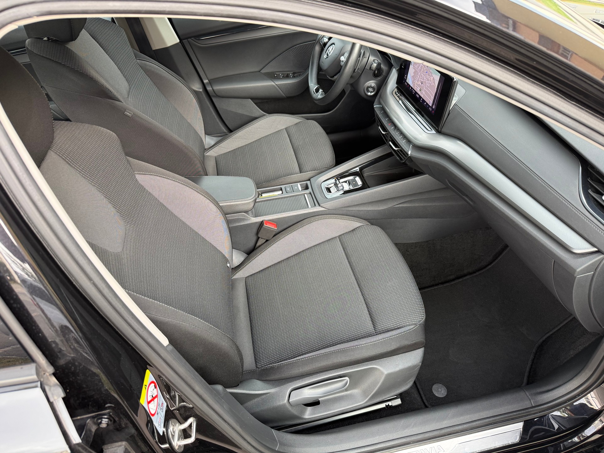 SKODA Octavia Combi 2.0 TDI Ambition 4x4 DSG-image-13