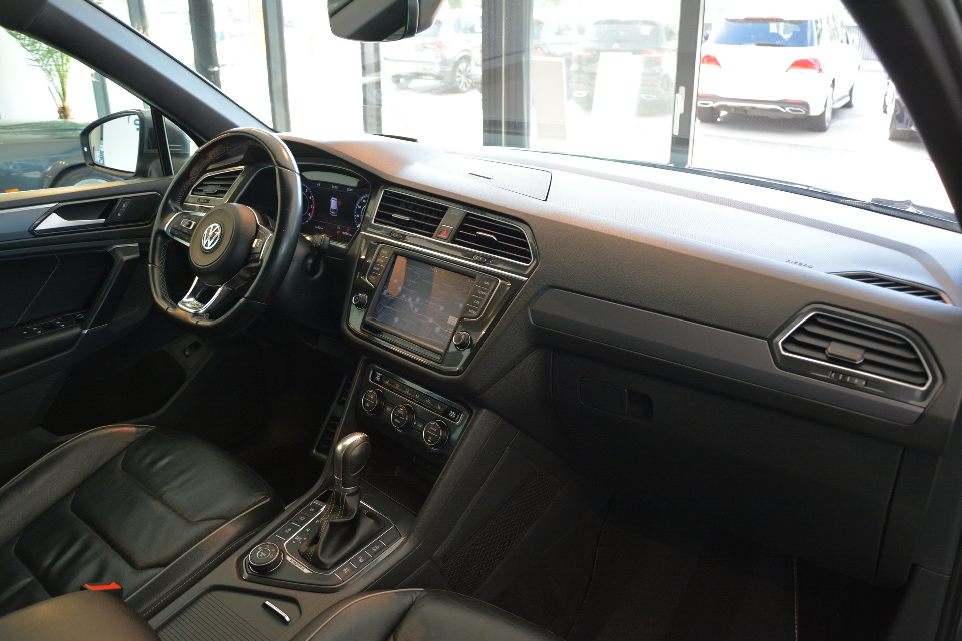 VW Tiguan 2.0TSI Highline 4Motion DSG R-Line-image-12
