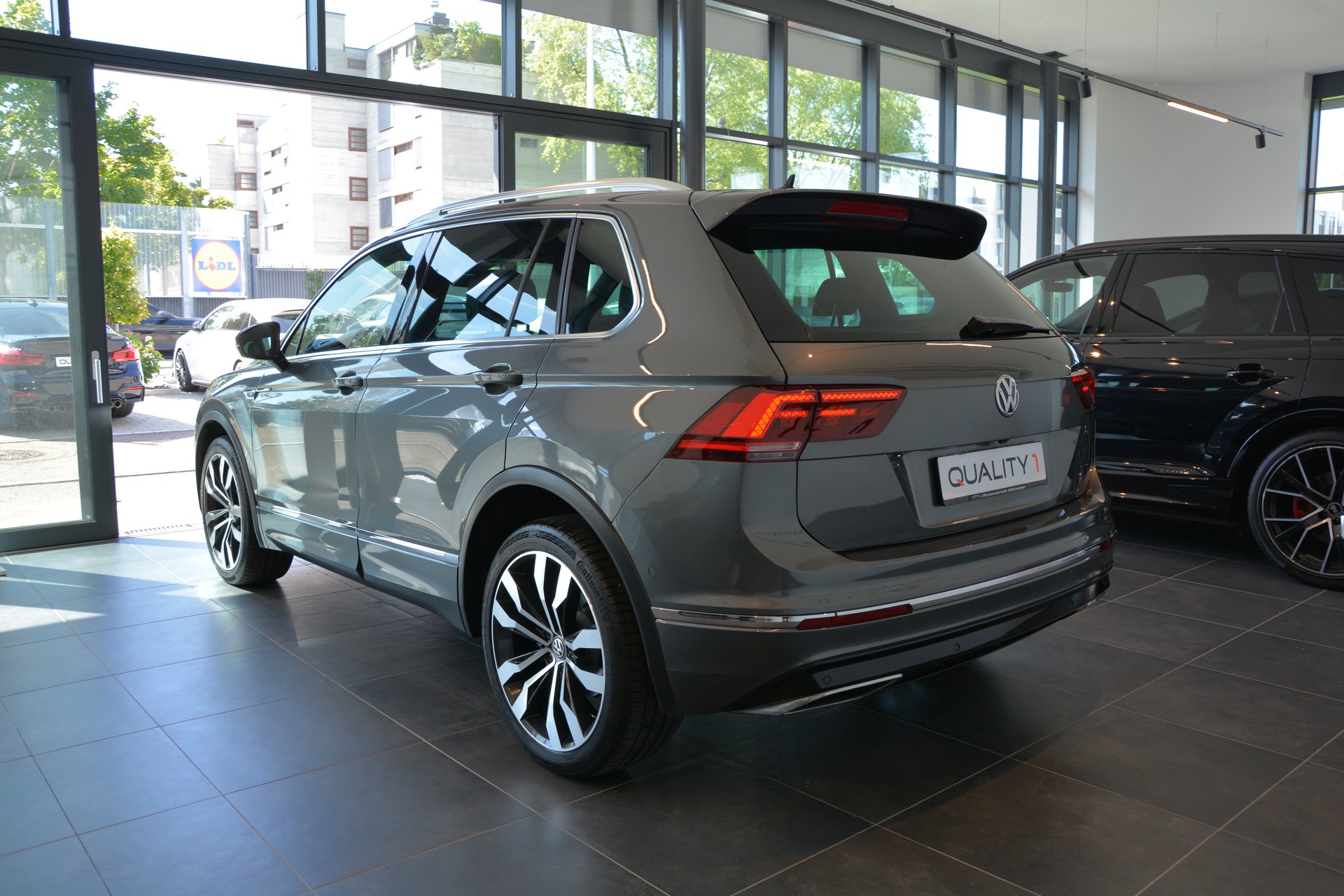 VW Tiguan 2.0TSI Highline 4Motion DSG R-Line-image-3