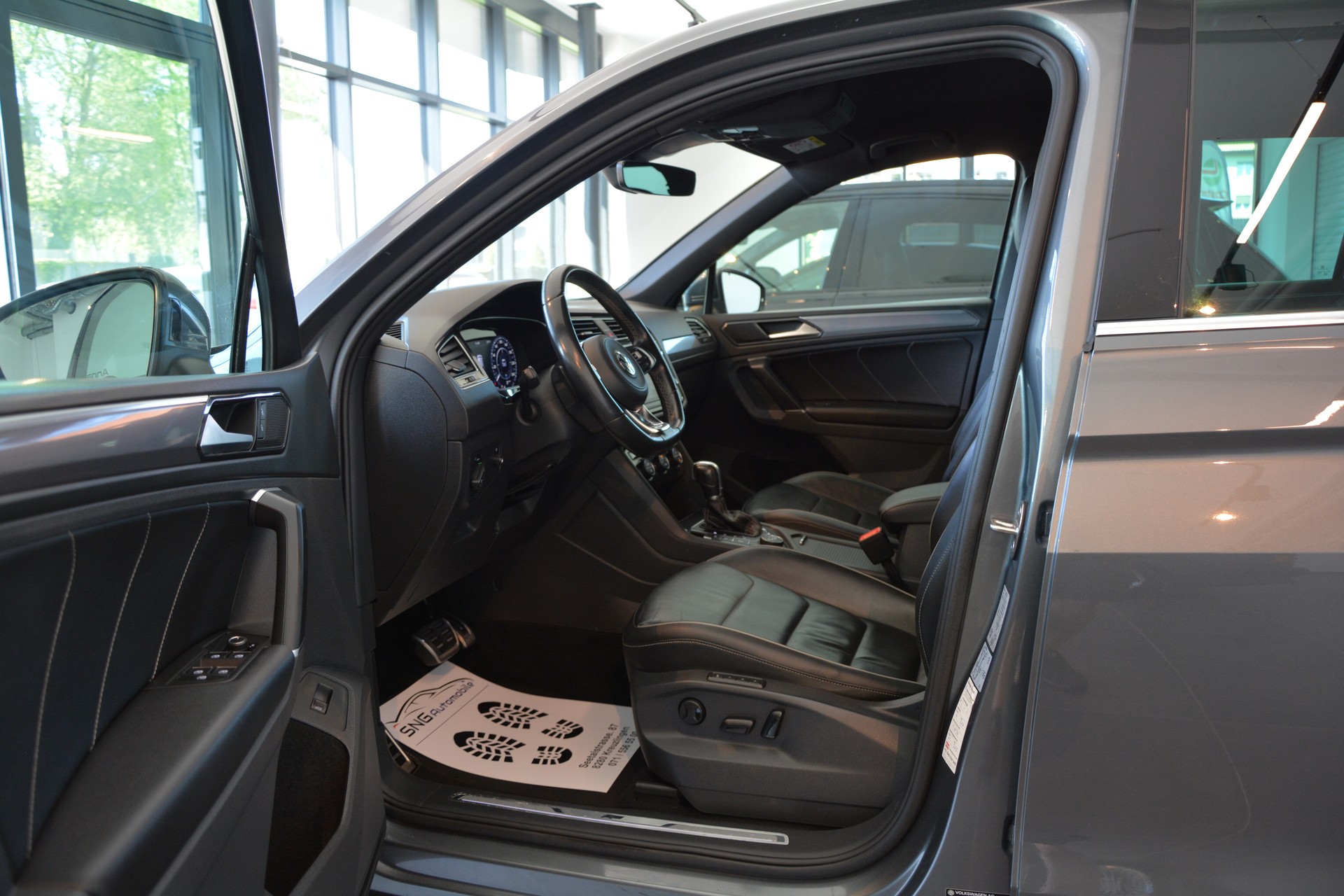 VW Tiguan 2.0TSI Highline 4Motion DSG R-Line-image-8