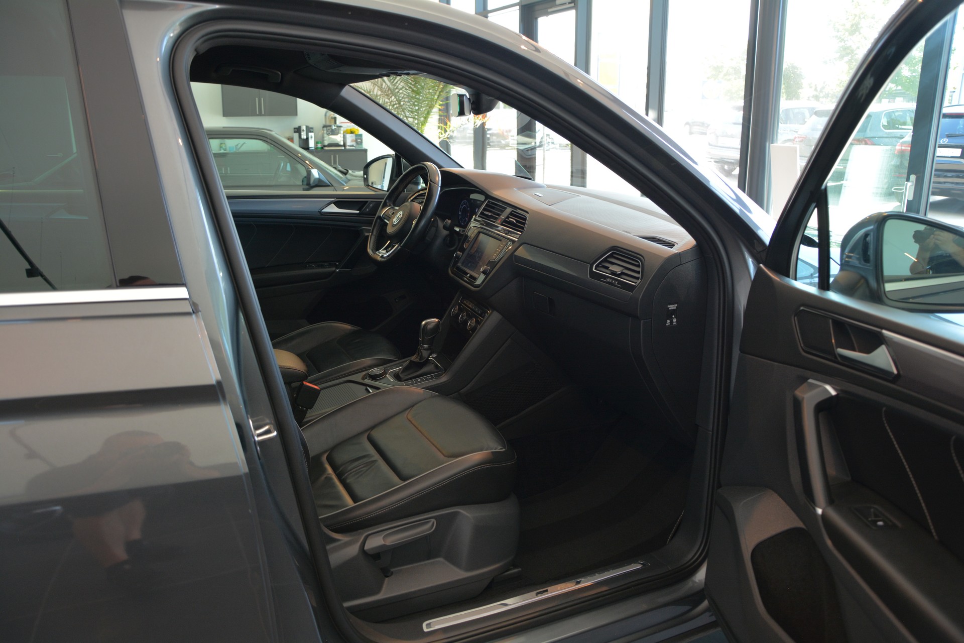 VW Tiguan 2.0TSI Highline 4Motion DSG R-Line-image-13