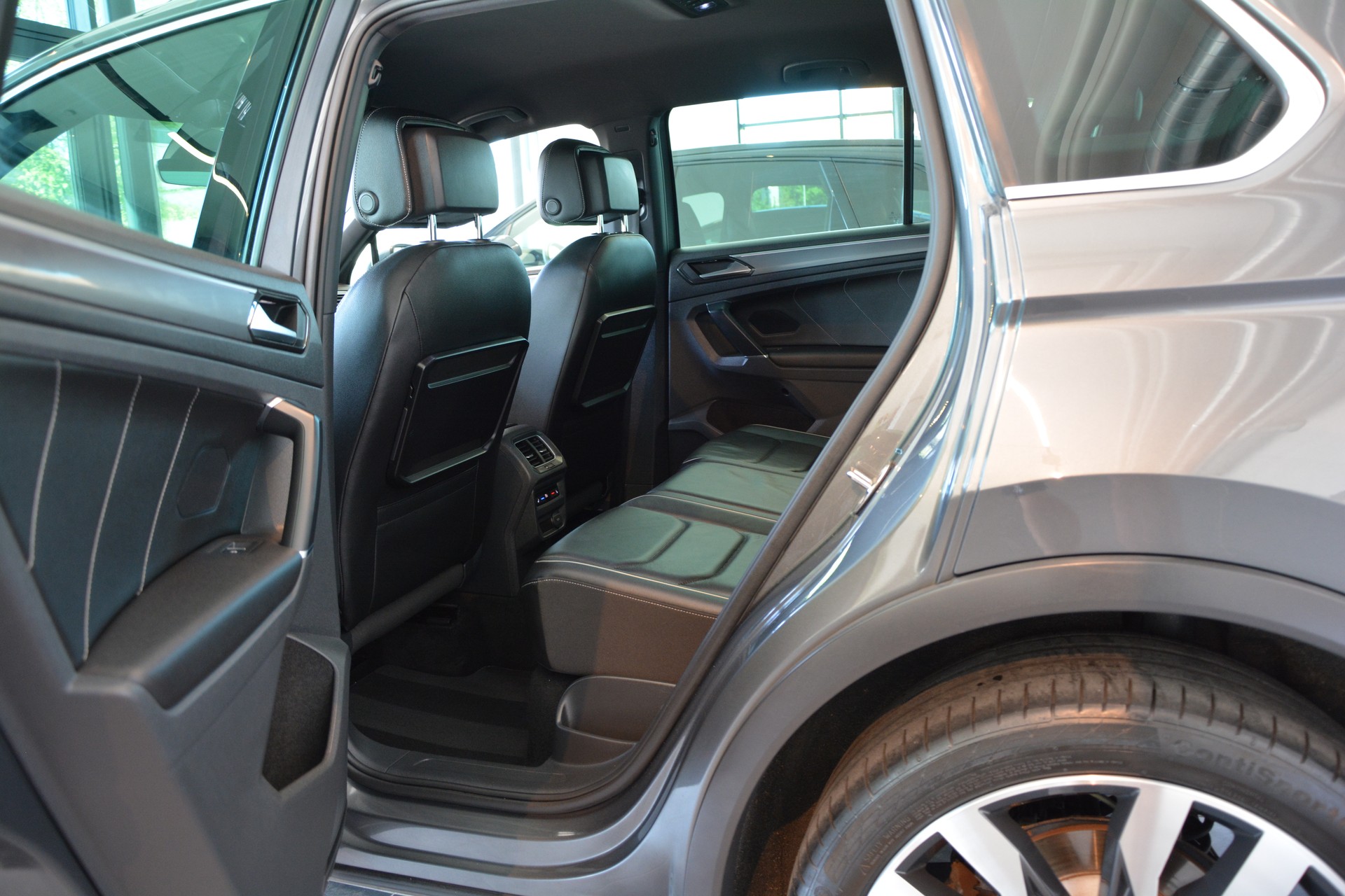 VW Tiguan 2.0TSI Highline 4Motion DSG R-Line-image-10