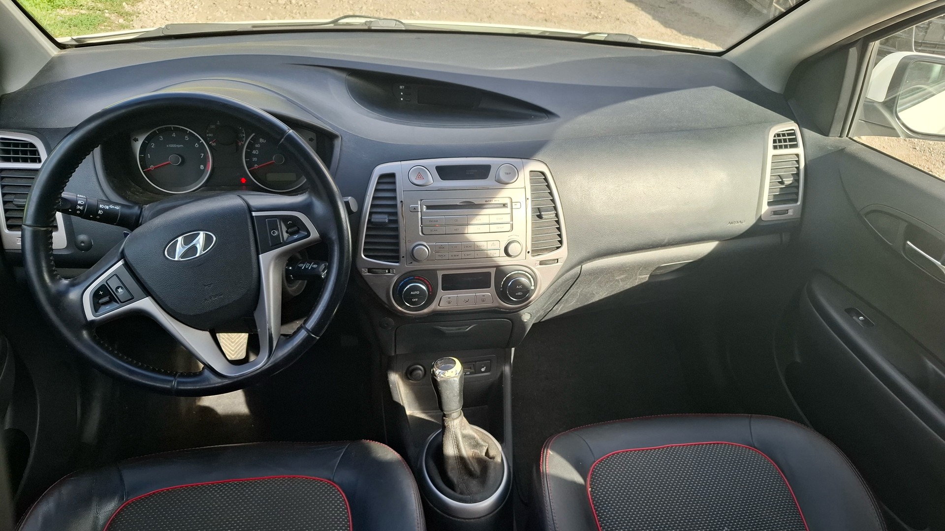 HYUNDAI 1.6 Premium-image-0