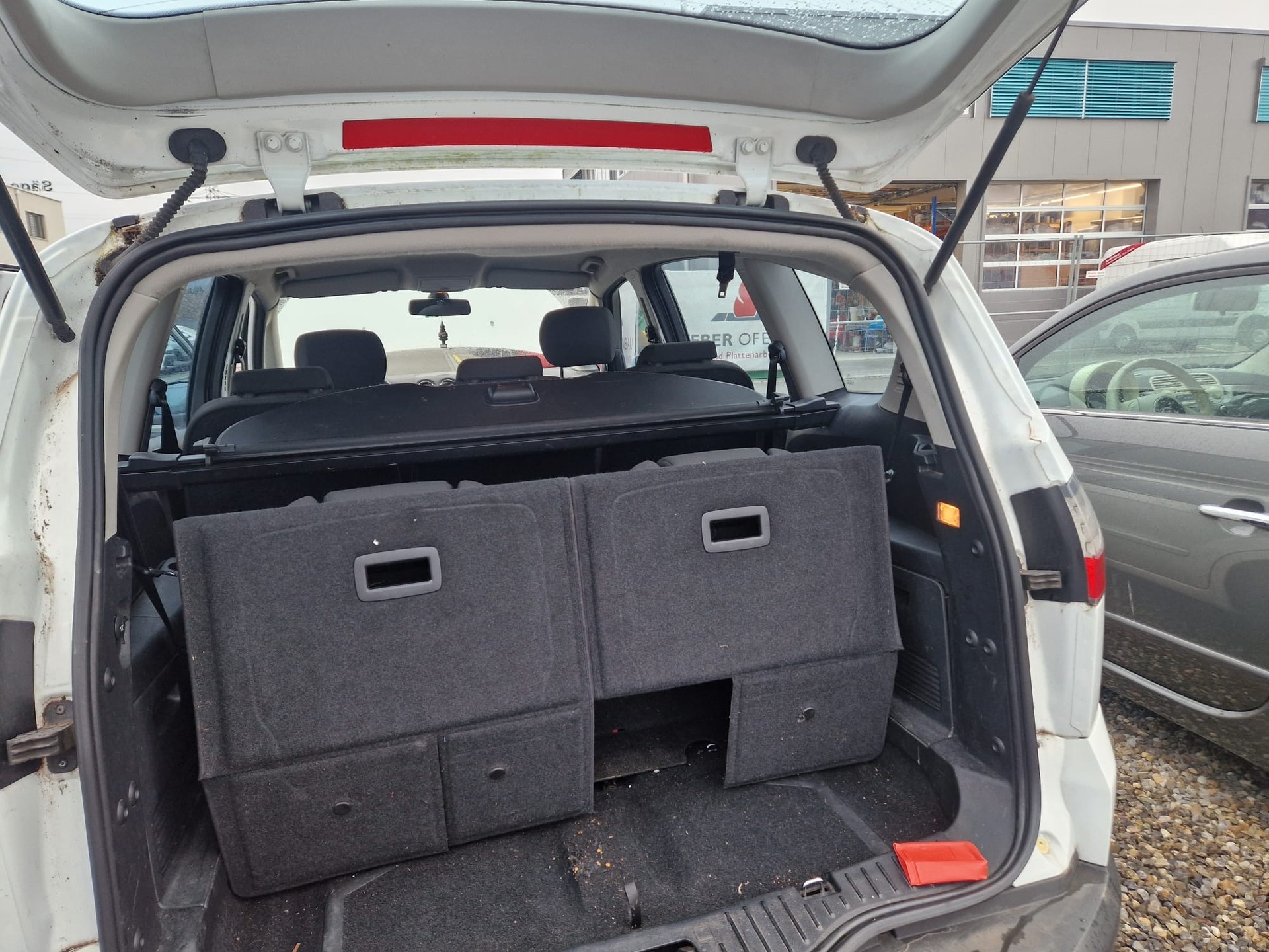 FORD S-Max 2.0i Titanium-image-9
