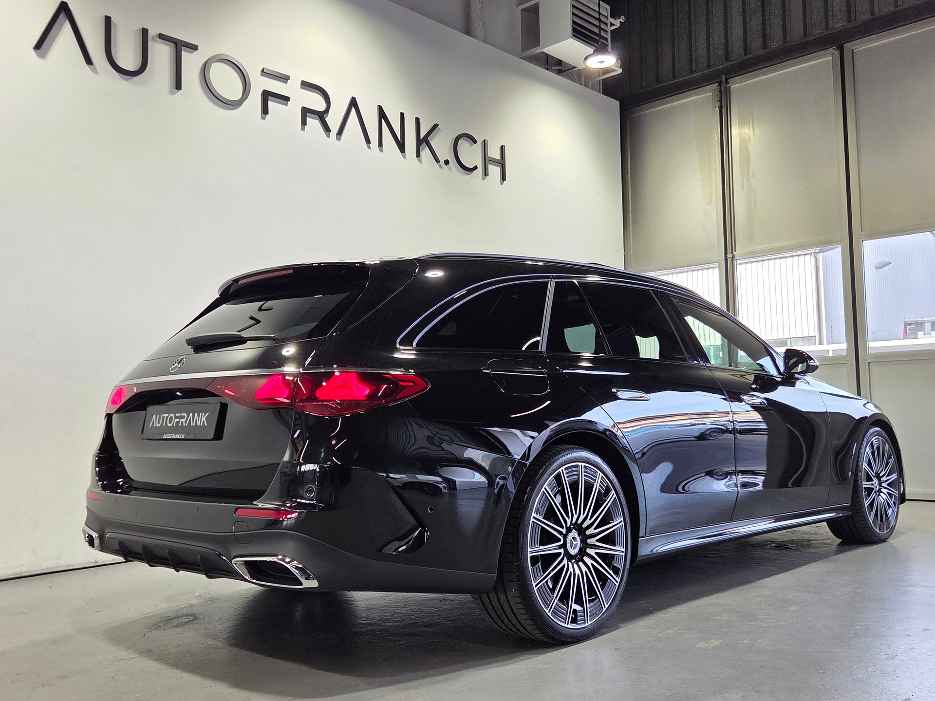 MERCEDES-BENZ E 450 d AMG Line 4matic Kombi-image-2