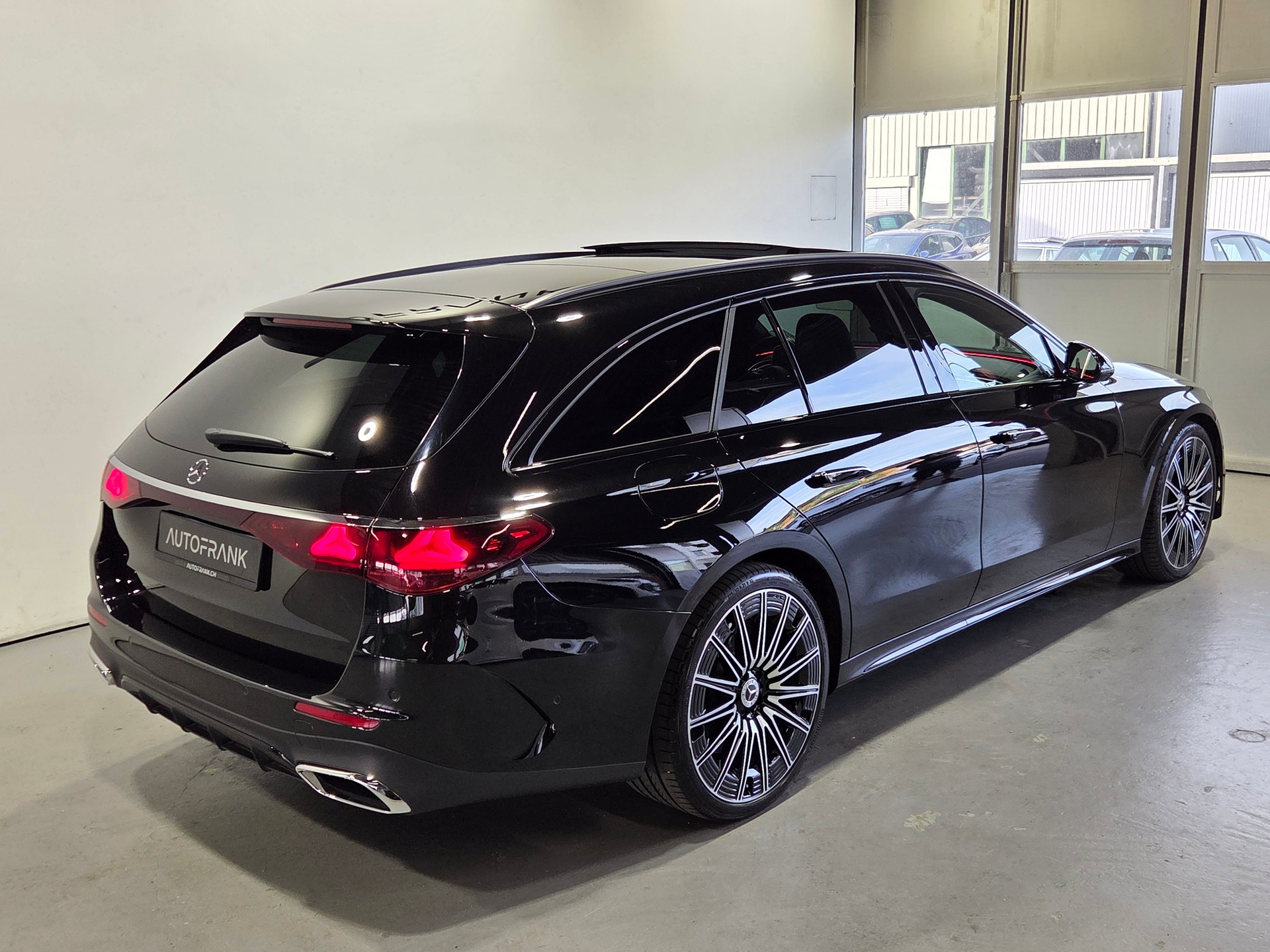 MERCEDES-BENZ E 450 d AMG Line 4matic Kombi-image-21