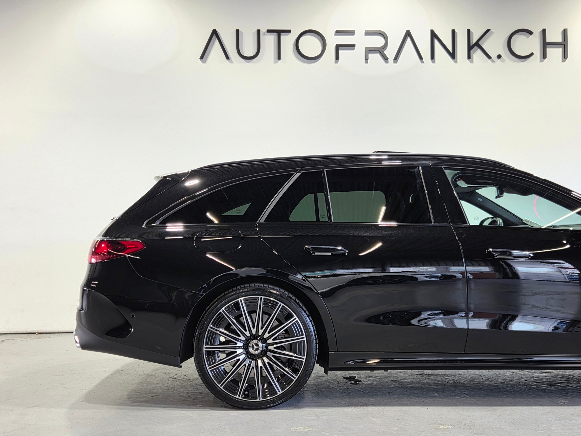 MERCEDES-BENZ E 450 d AMG Line 4matic Kombi-image-15