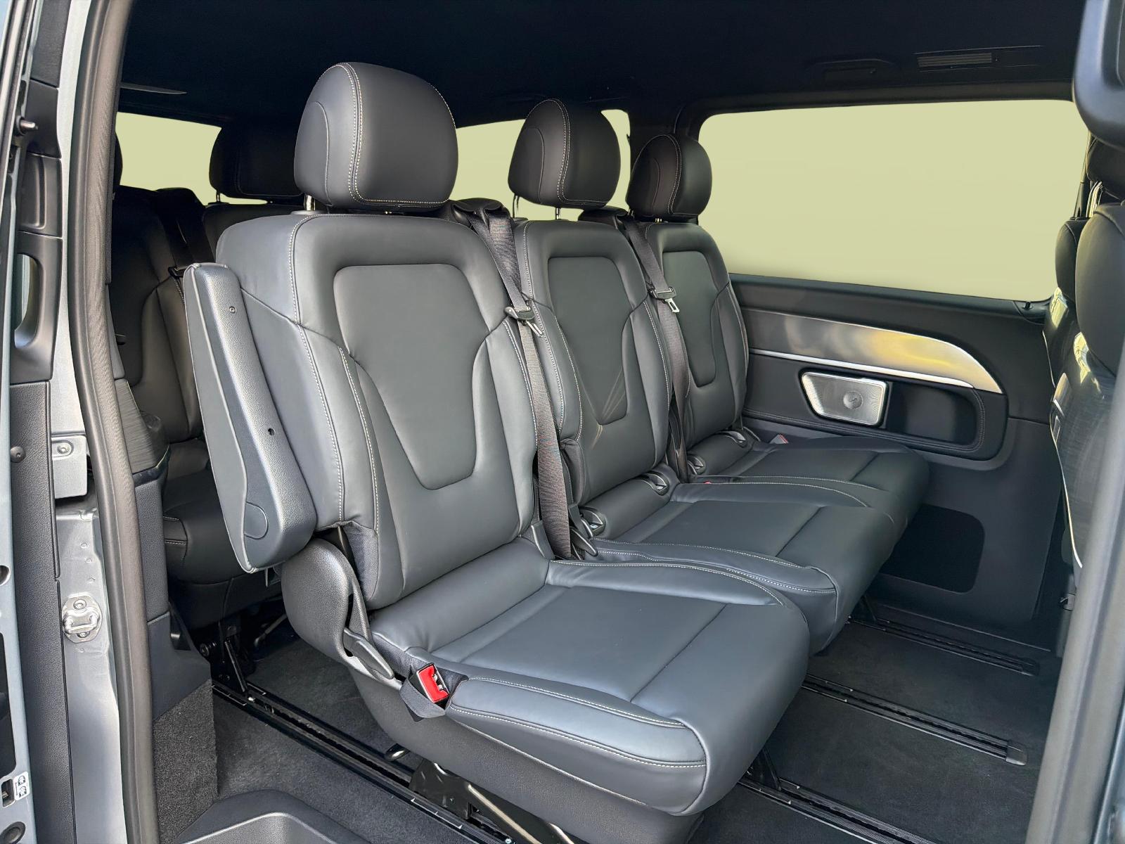MERCEDES-BENZ V 300 d Swiss Ed. lang 4matic Van-image-10
