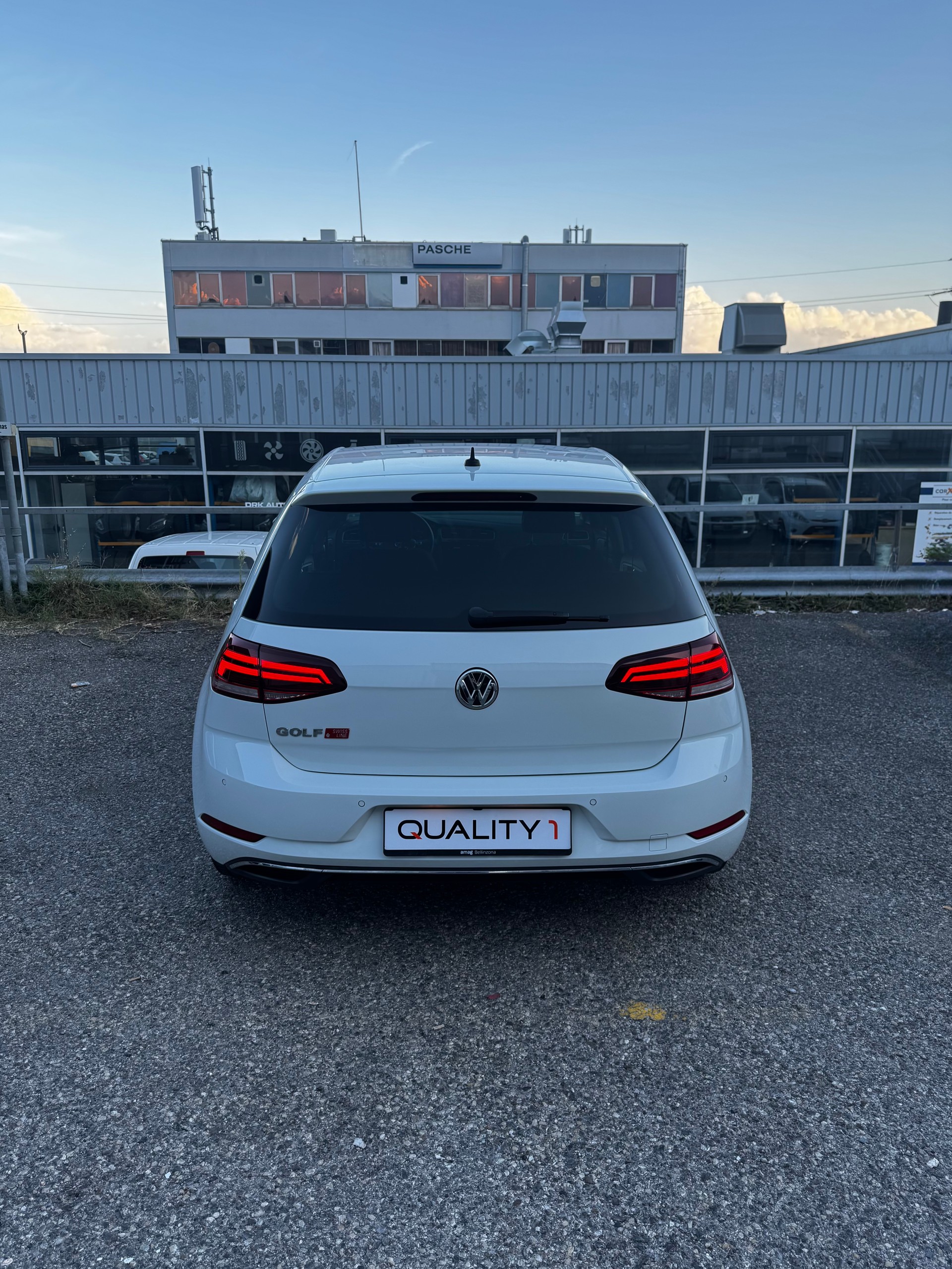 VW Golf 1.0 TSI Swiss Line Plus DSG-image-4