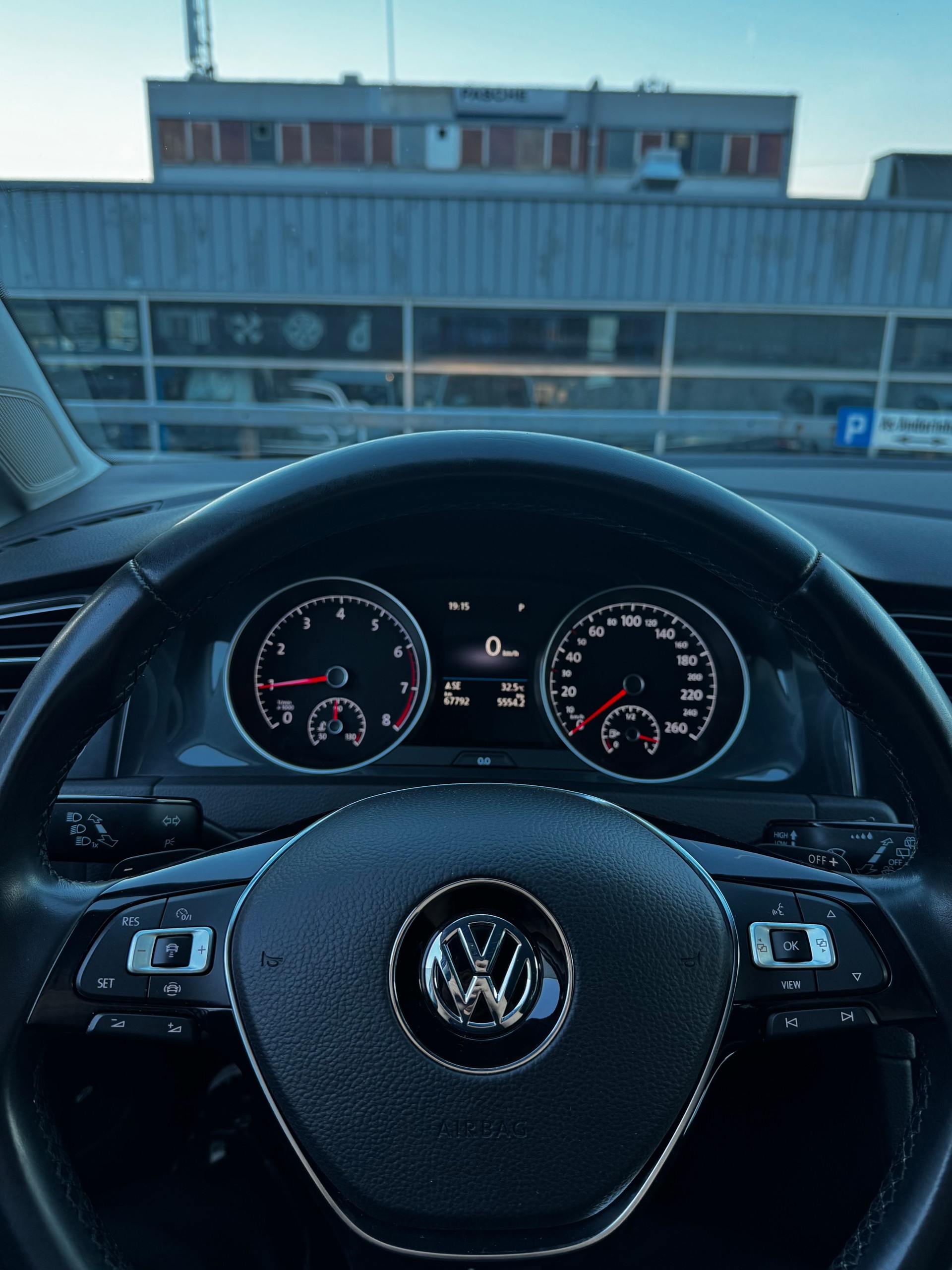 VW Golf 1.0 TSI Swiss Line Plus DSG-image-12