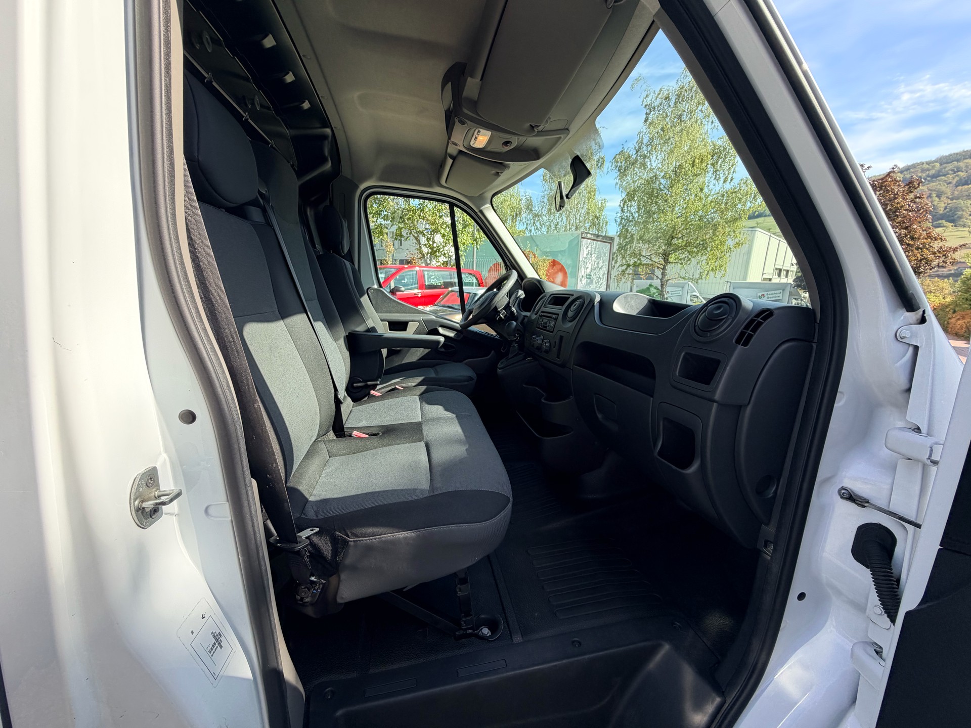 RENAULT Master T35 ENERGY 2.3dCi 145 L2H2-image-8