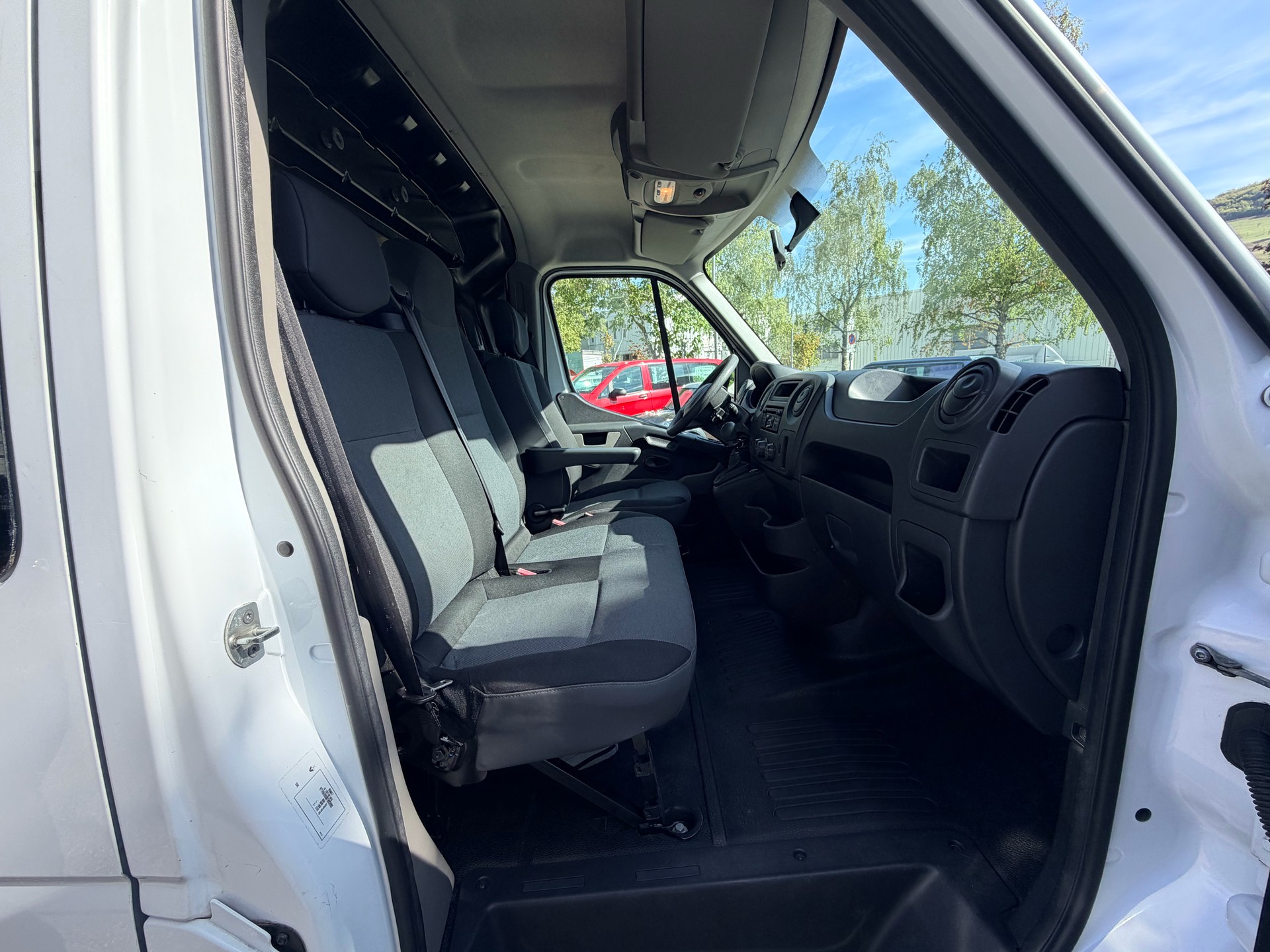 RENAULT Master T35 ENERGY 2.3dCi 145 L2H2-image-10