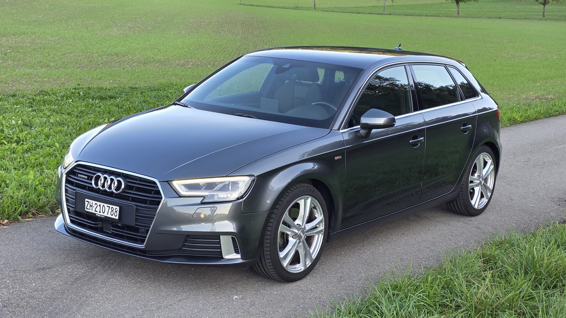 AUDI A3 Sportback 2.0 TFSI Sport quattro S-tronic-image-1