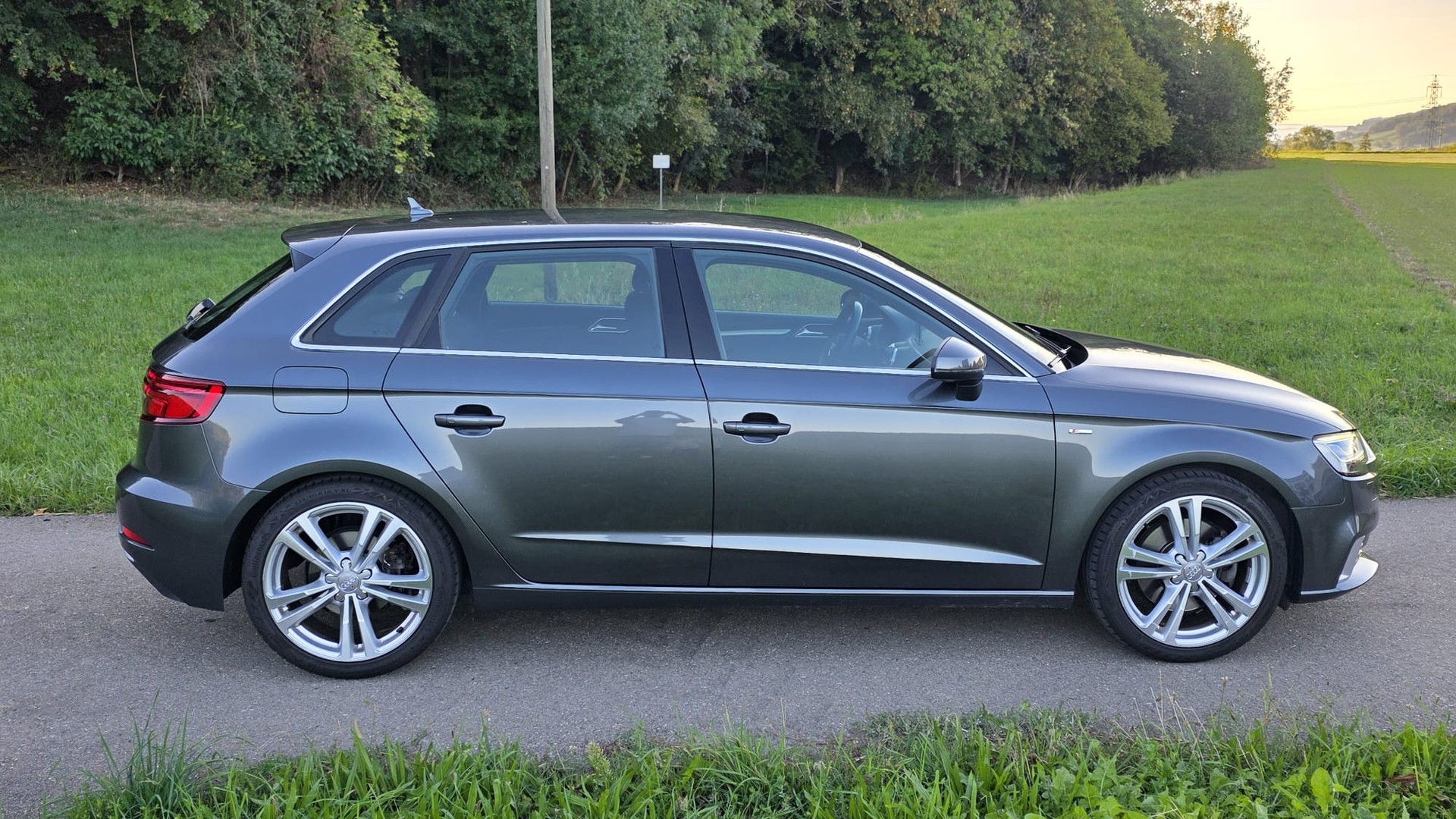 AUDI A3 Sportback 2.0 TFSI Sport quattro S-tronic-image-4