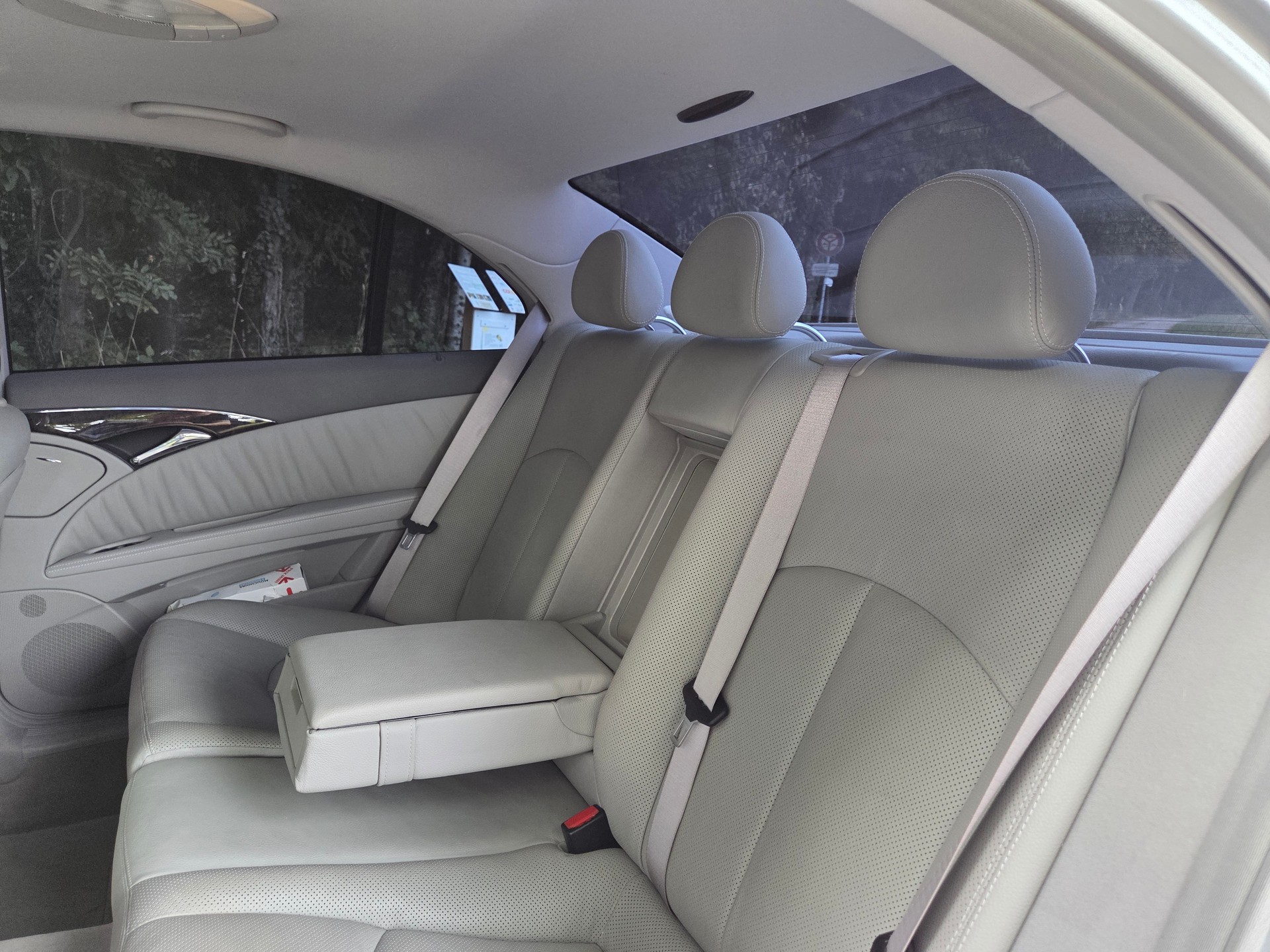 MERCEDES-BENZ E 500 Avantgarde 4Matic Automatic-image-10