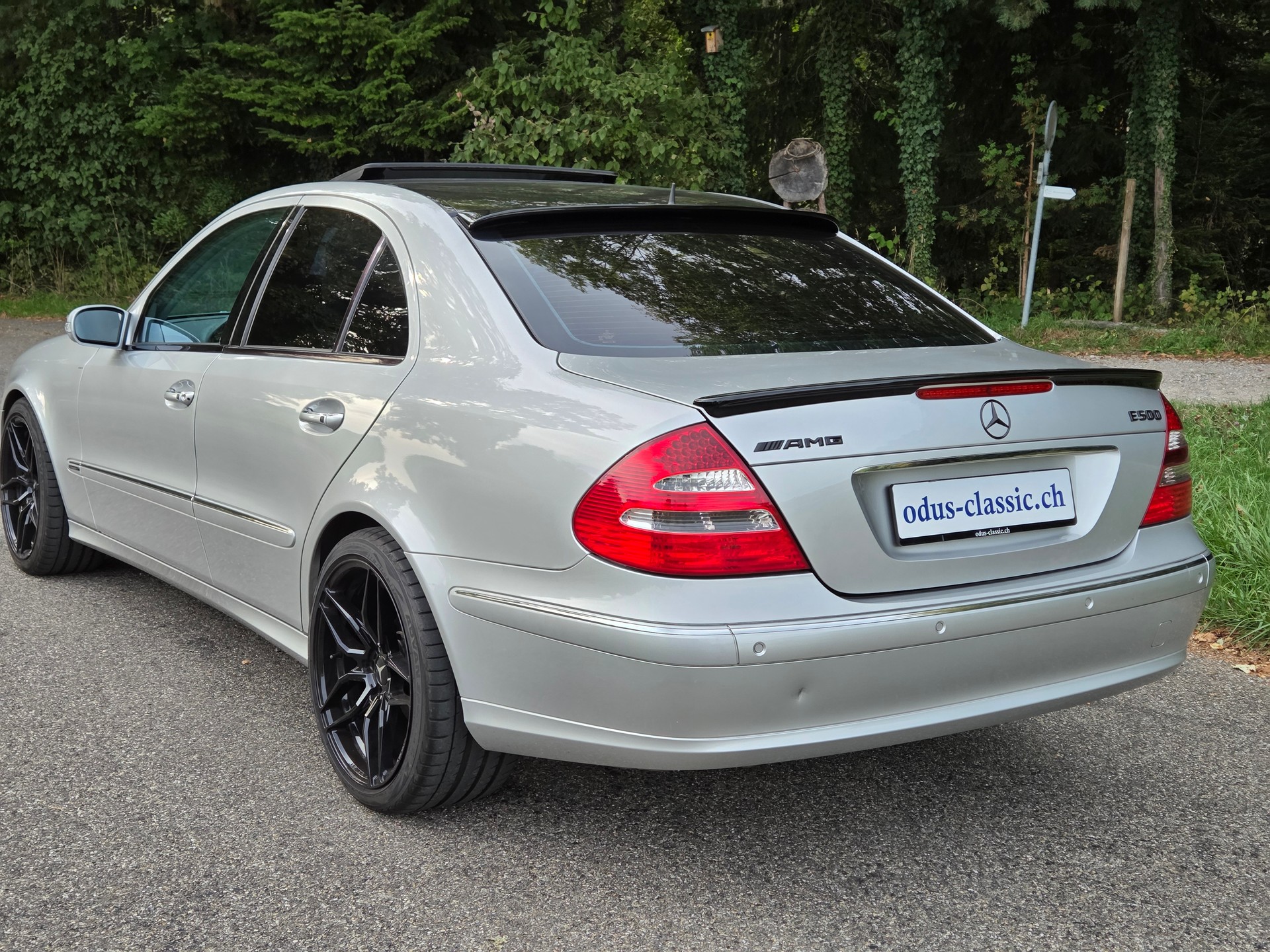 MERCEDES-BENZ E 500 Avantgarde 4Matic Automatic-image-4