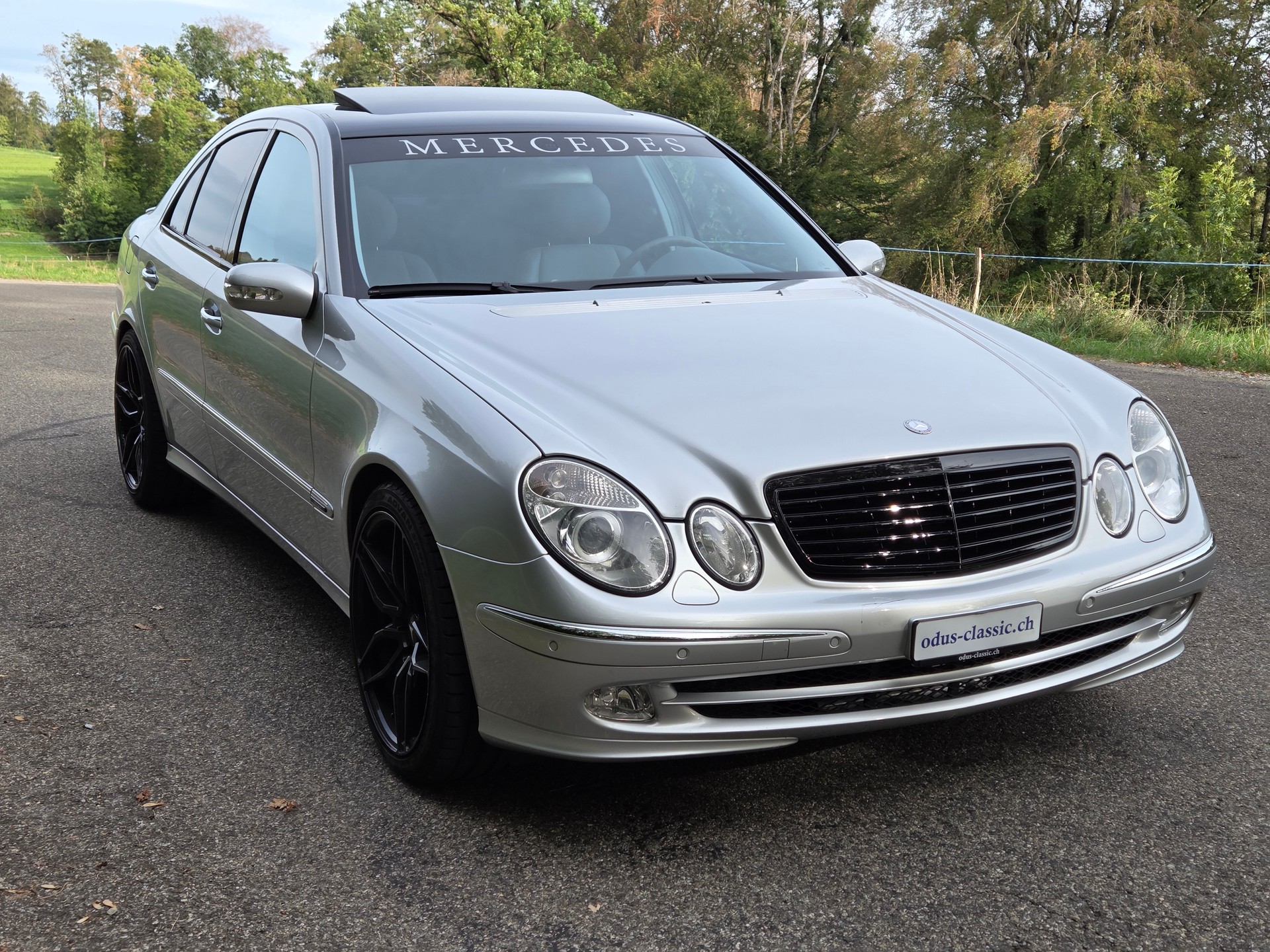 MERCEDES-BENZ E 500 Avantgarde 4Matic Automatic-image-2