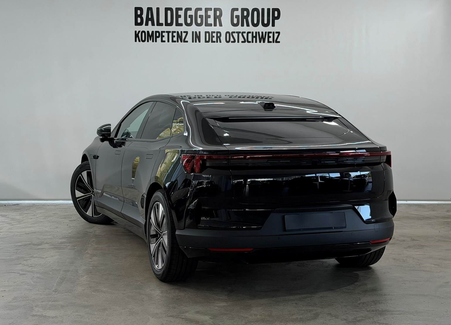 POLESTAR 4 Long Range Single Motor Prim-image-1