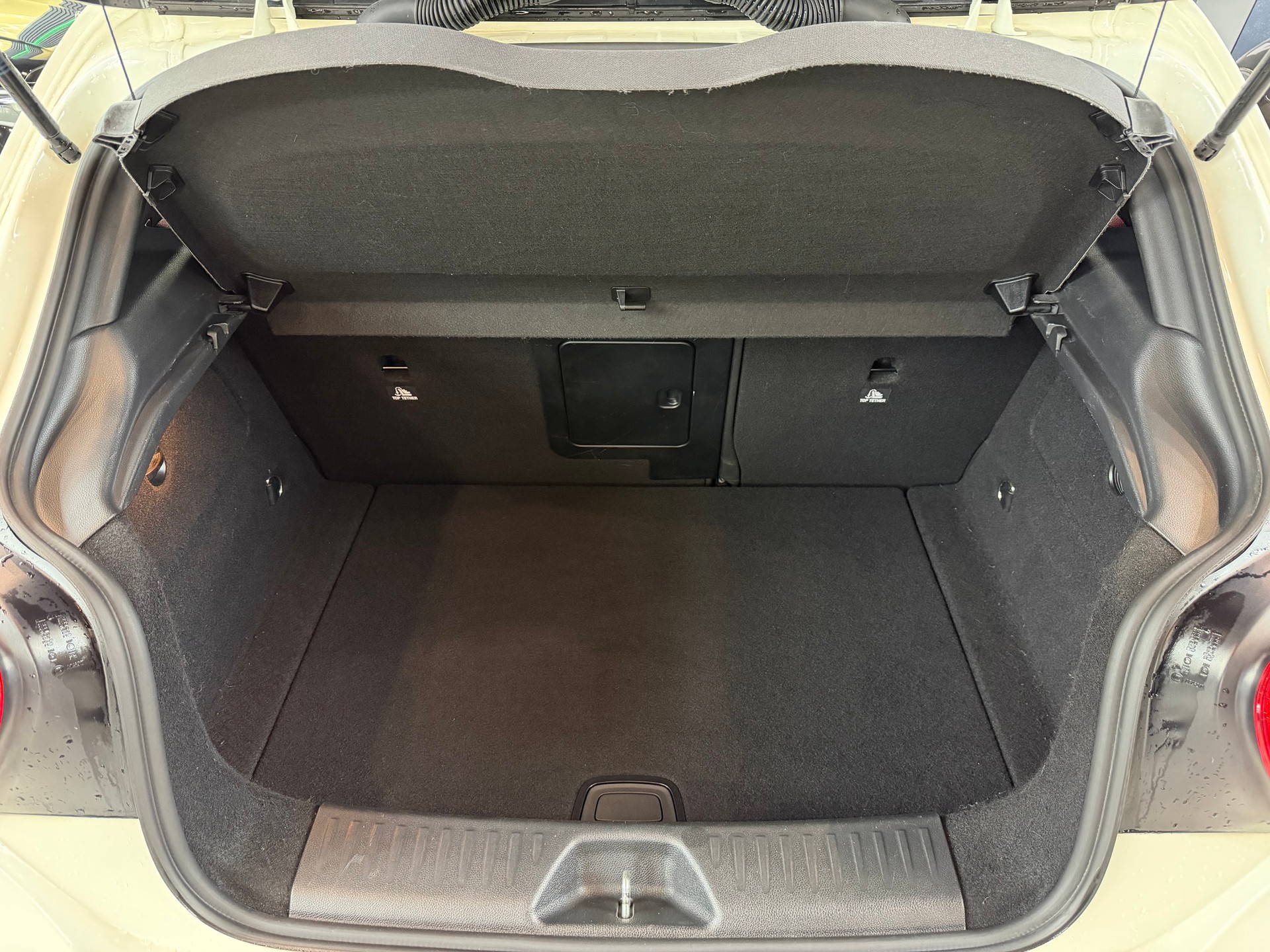 MERCEDES-BENZ A 250 Sport 7G-DCT-image-15