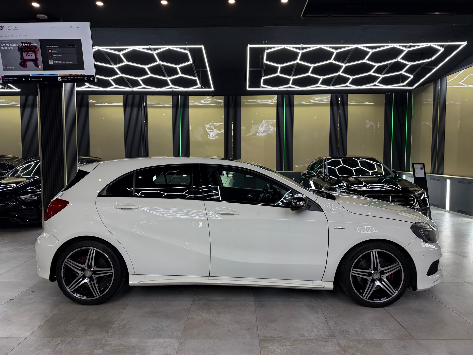 MERCEDES-BENZ A 250 Sport 7G-DCT-image-3