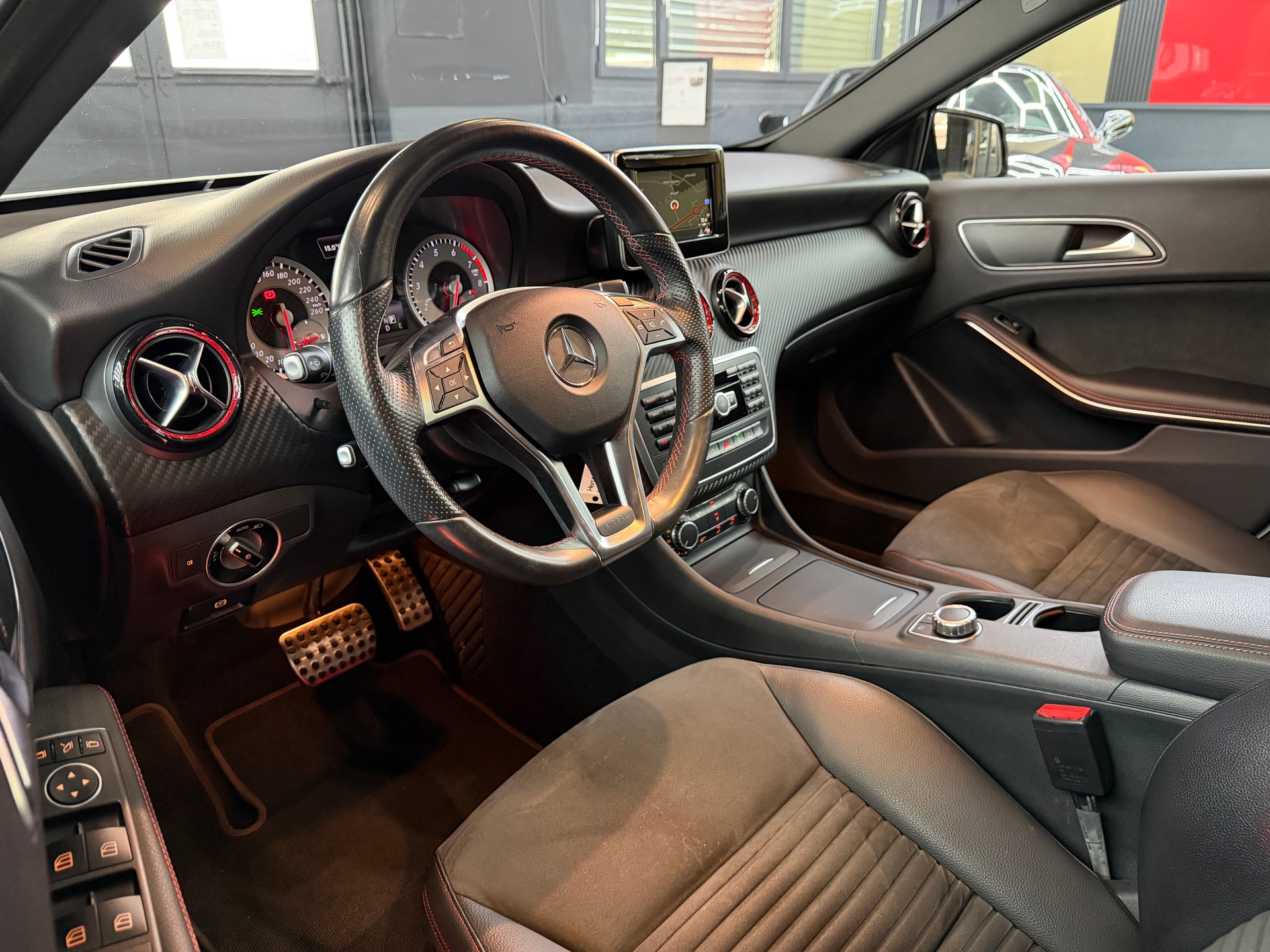 MERCEDES-BENZ A 250 Sport 7G-DCT-image-8