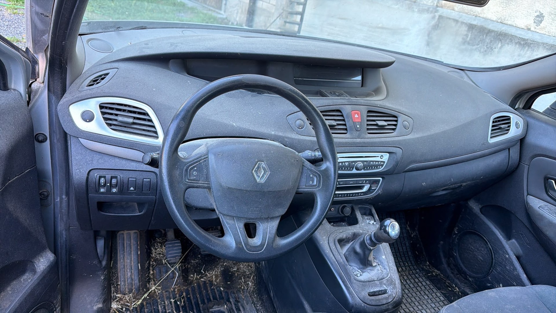 RENAULT Scénic 1.4 16V Turbo Dynamique-image-4