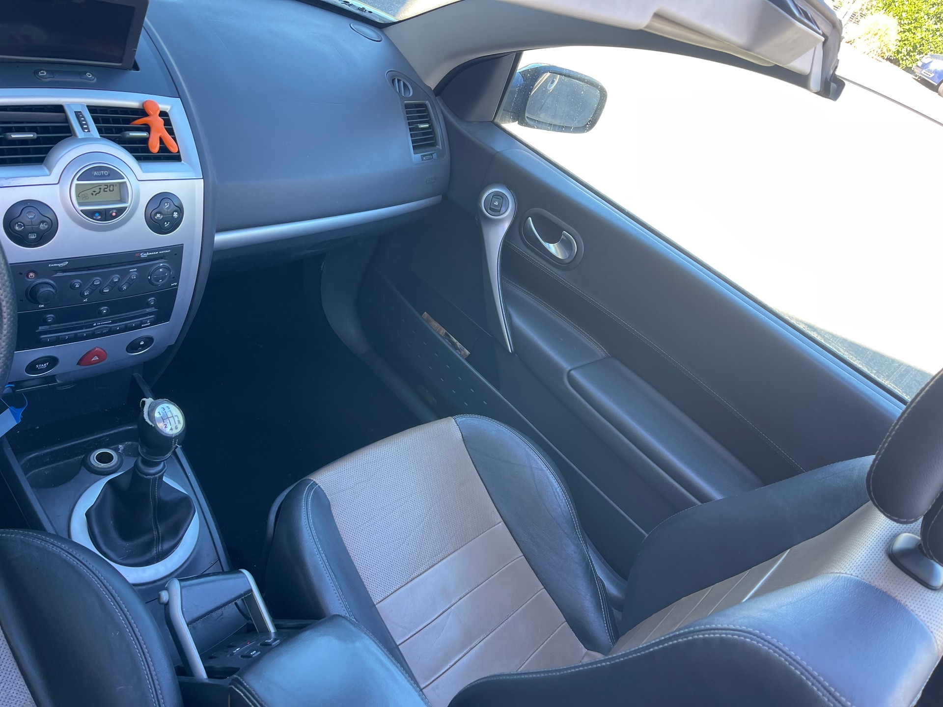 RENAULT Mégane C-C 2.0 16V T Privilège Luxe-image-11