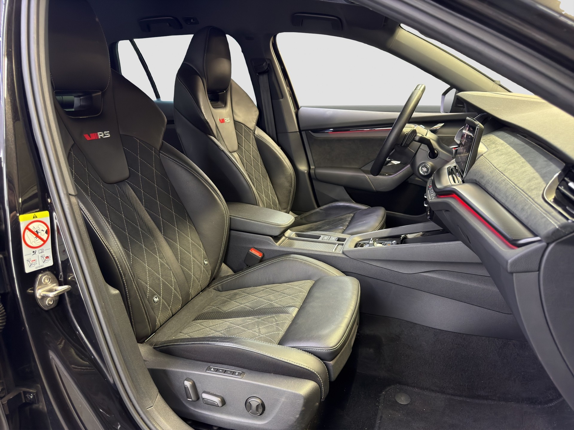 SKODA Octavia Combi 2.0 TSI DSG RS-image-13