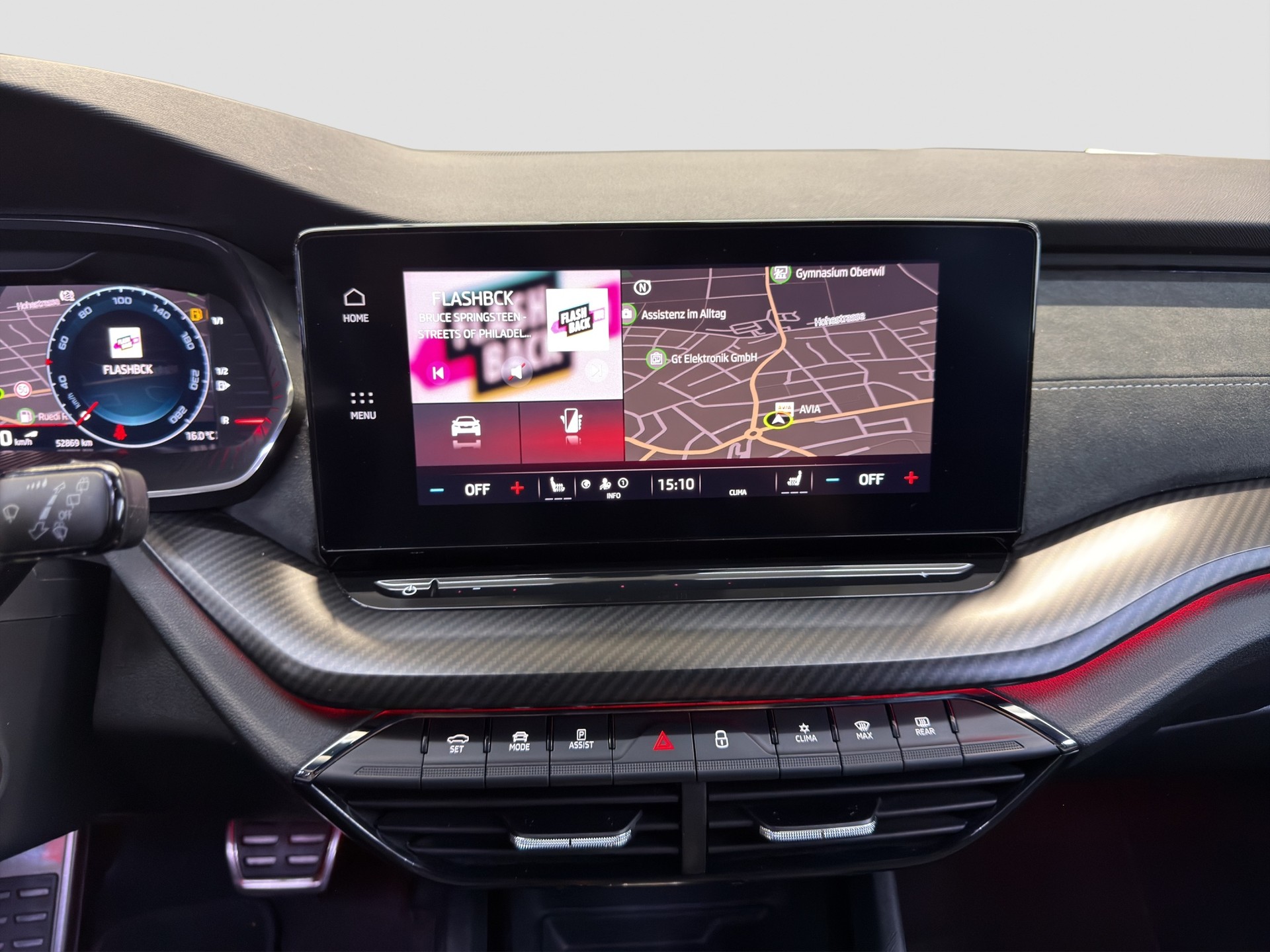 SKODA Octavia Combi 2.0 TSI DSG RS-image-8