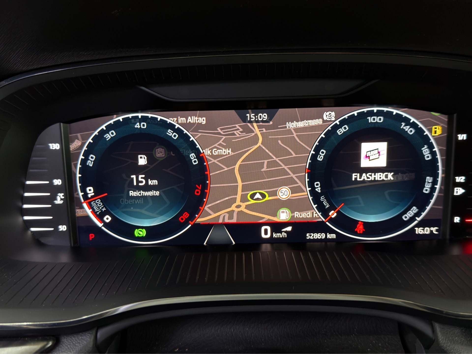 SKODA Octavia Combi 2.0 TSI DSG RS-image-10