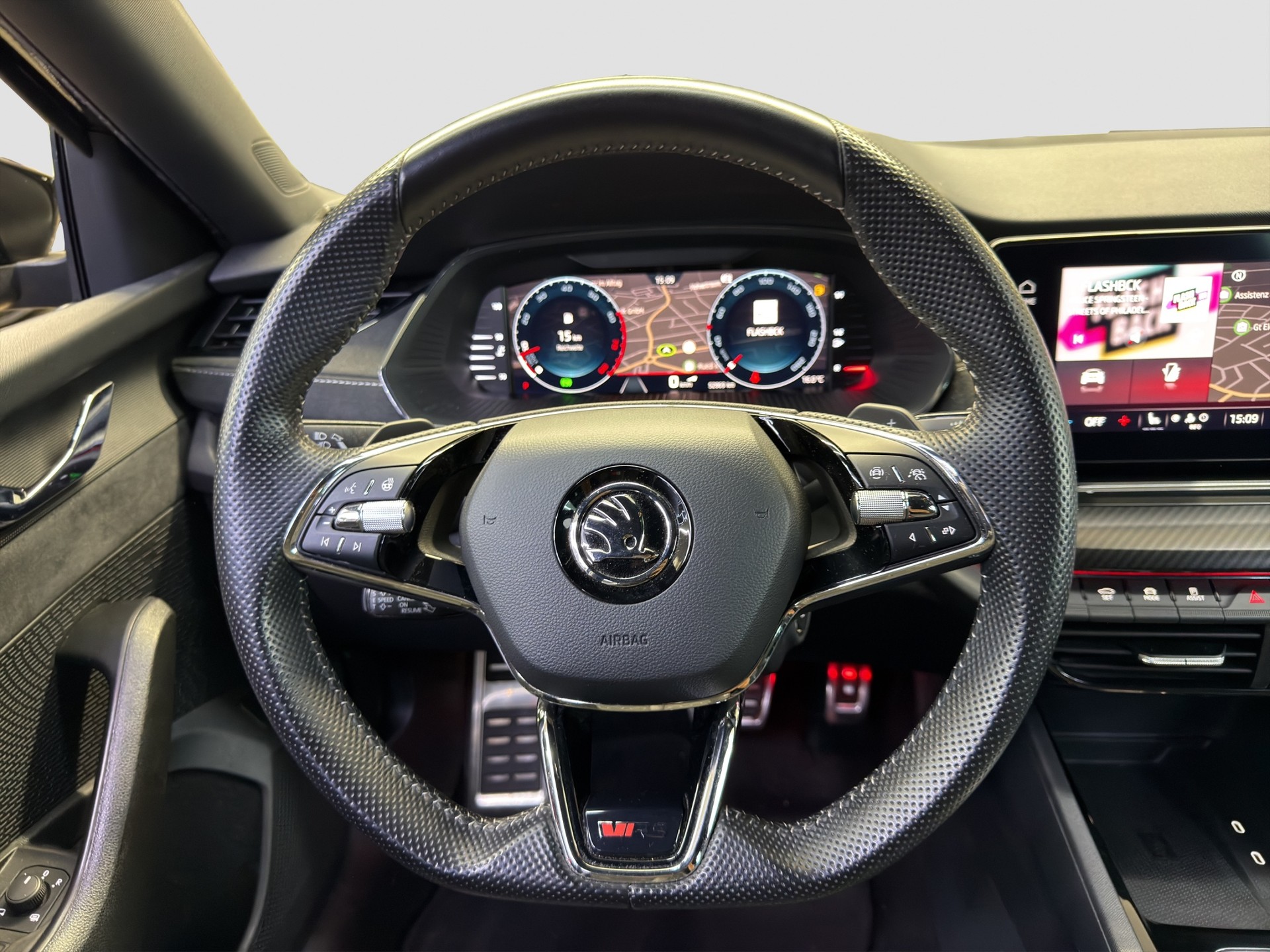 SKODA Octavia Combi 2.0 TSI DSG RS-image-9